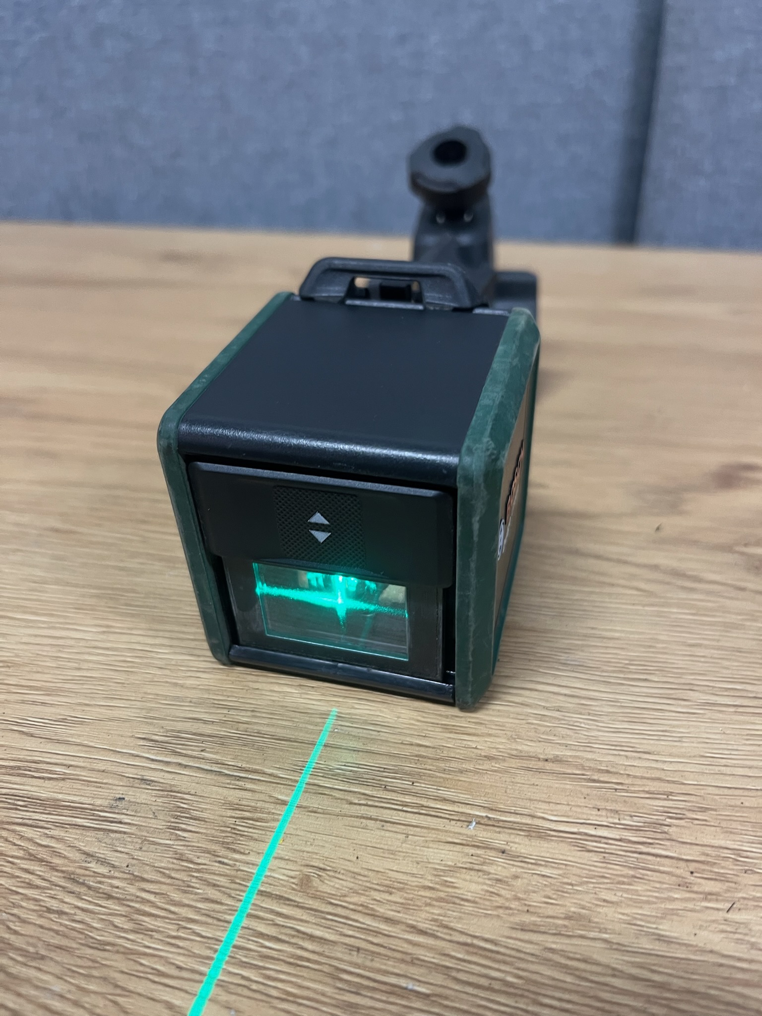 SELT / SOLD Bosch laserkross Quigo grænn frá Byko