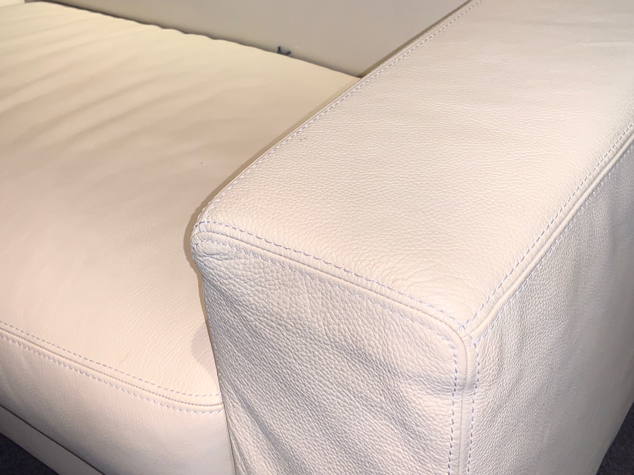 Endurnýtt/selt-Tveggja sæta sófi beige 5
