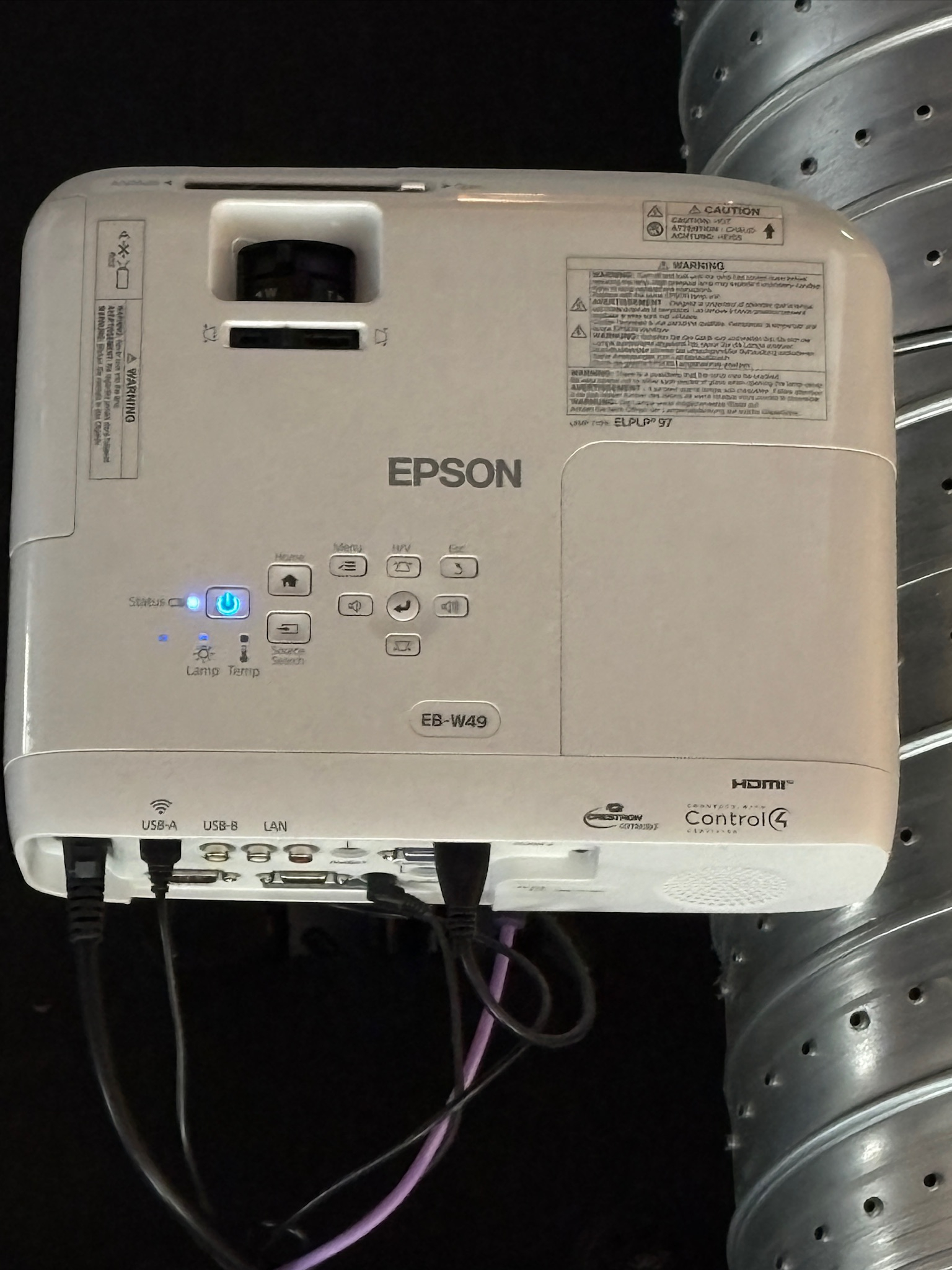 SELT / SOLD Epson skjávarpi með loftfestingu frá Tölvulistanum 2
