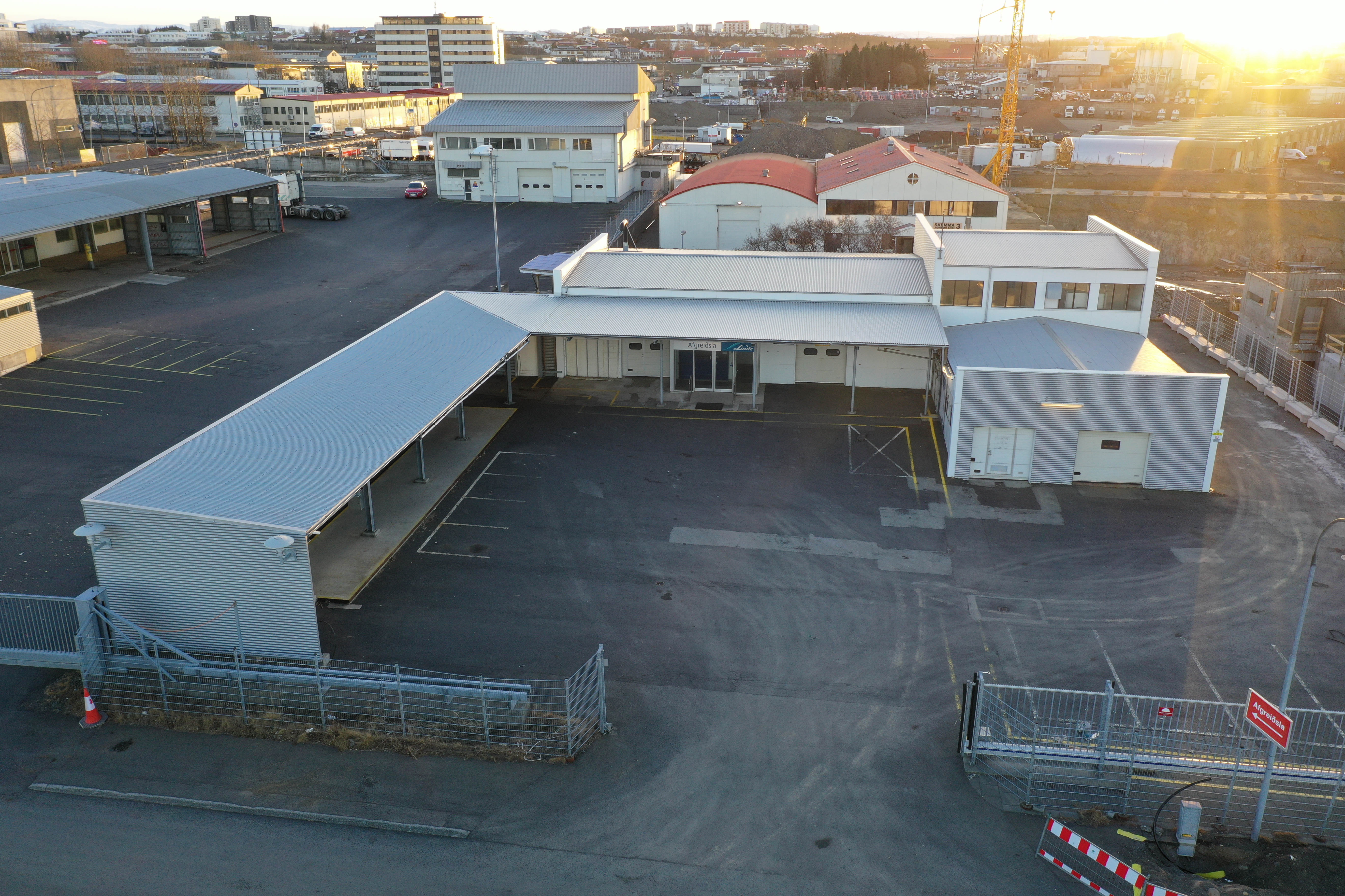 SELT / SOLD -Viðbygging - yfirbygging -stálgrindarbygging til flutnings 245 fm.