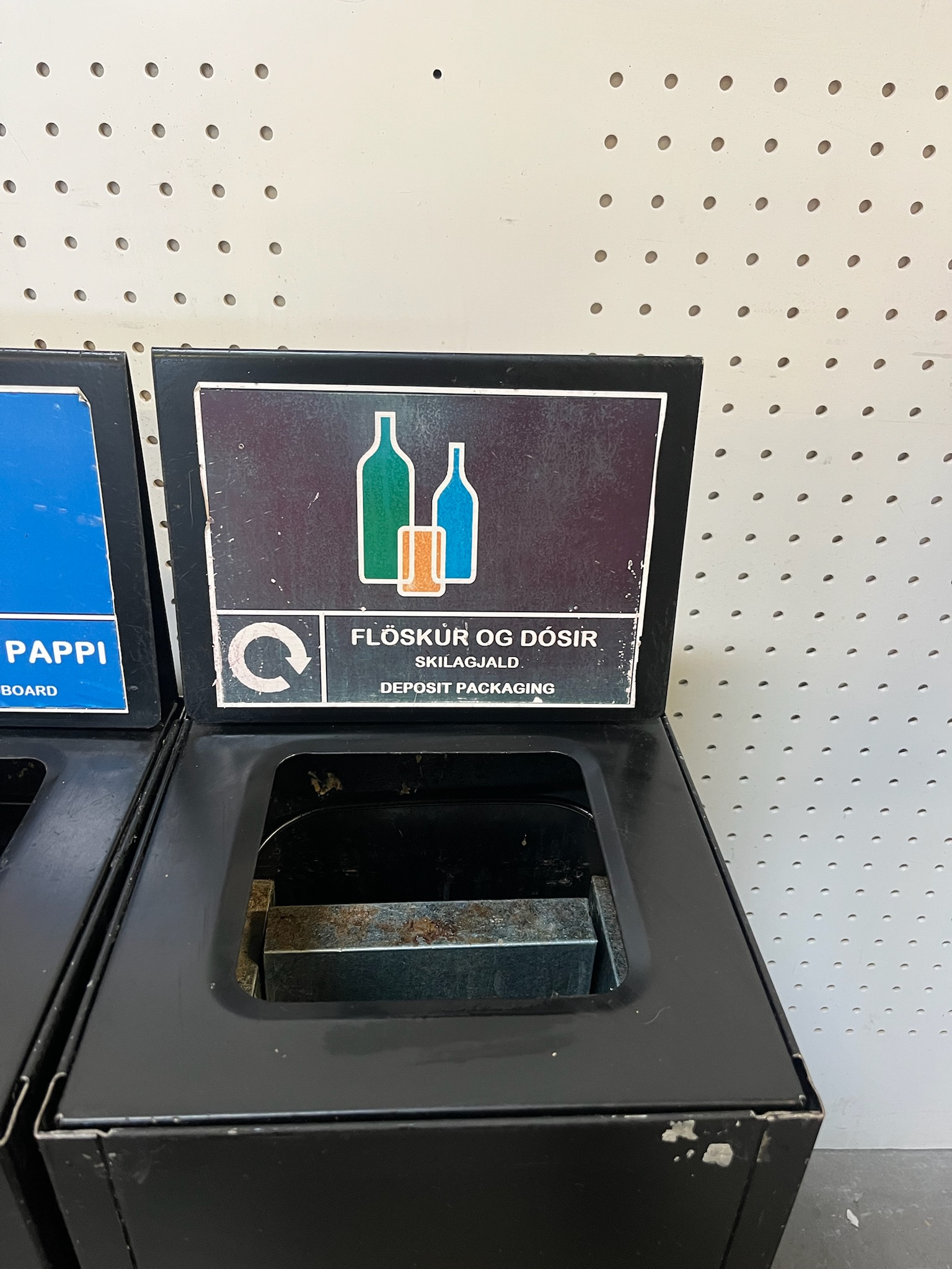 SELT / SOLD Flokkunartunnur frá Blikkás 6