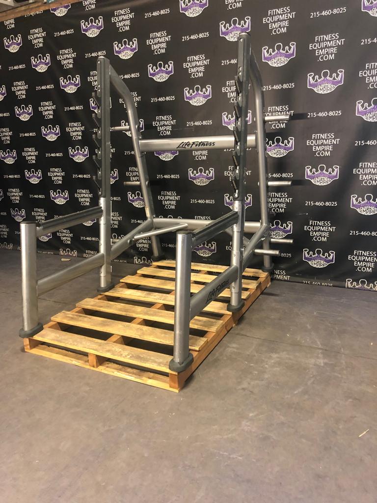 Selt/endurnýtt- Lyftingarekki - Life Fitness Olympic Squat Rack 5