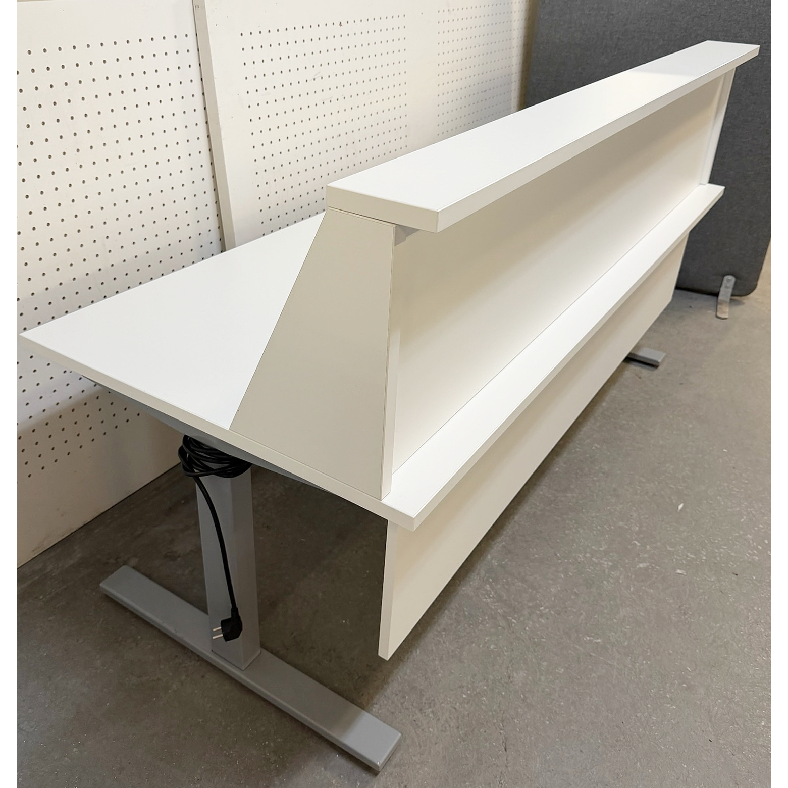 SELT / SOLD NowyStyl rafmagnsmóttökuborð frá Hirzlunni, B180xD80sm.
