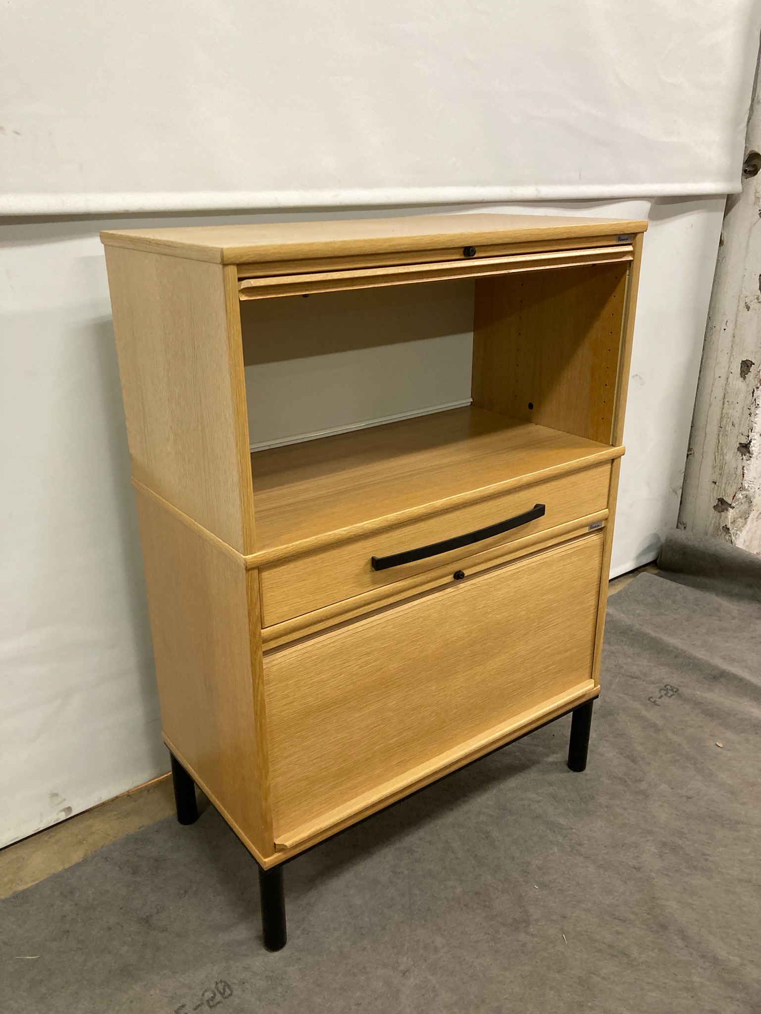 SELT / SOLD Skrifstofuskápur frá Kinnarps 3