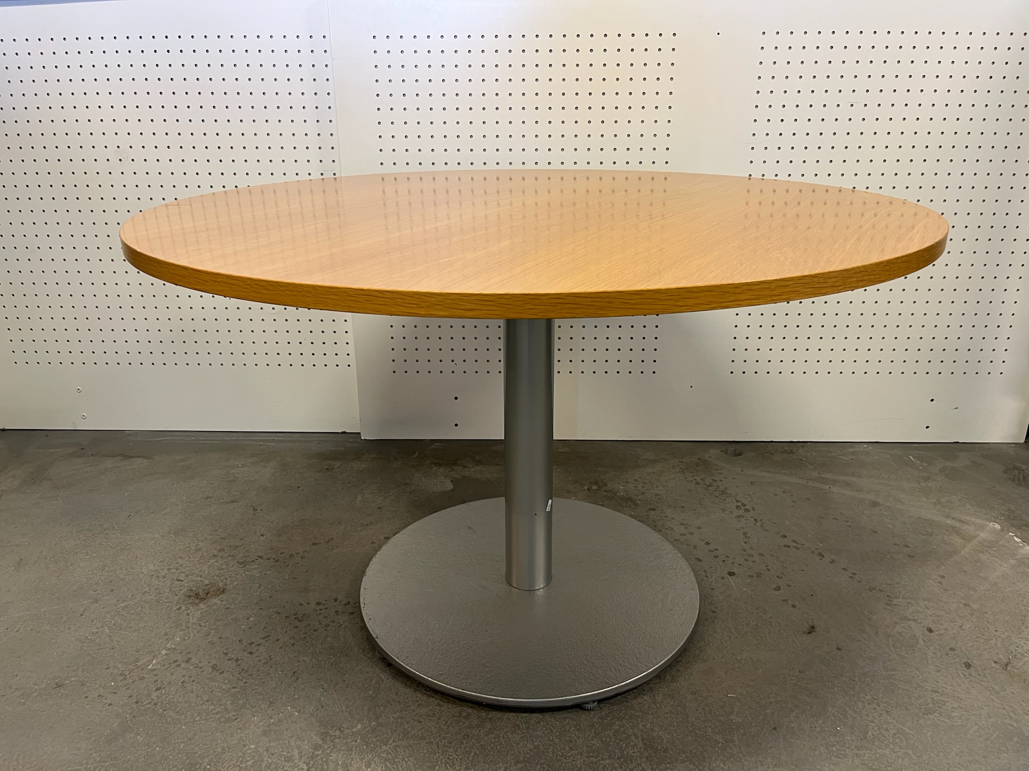 SELT / SOLD Hringborð, Ø120xH75sm. 2