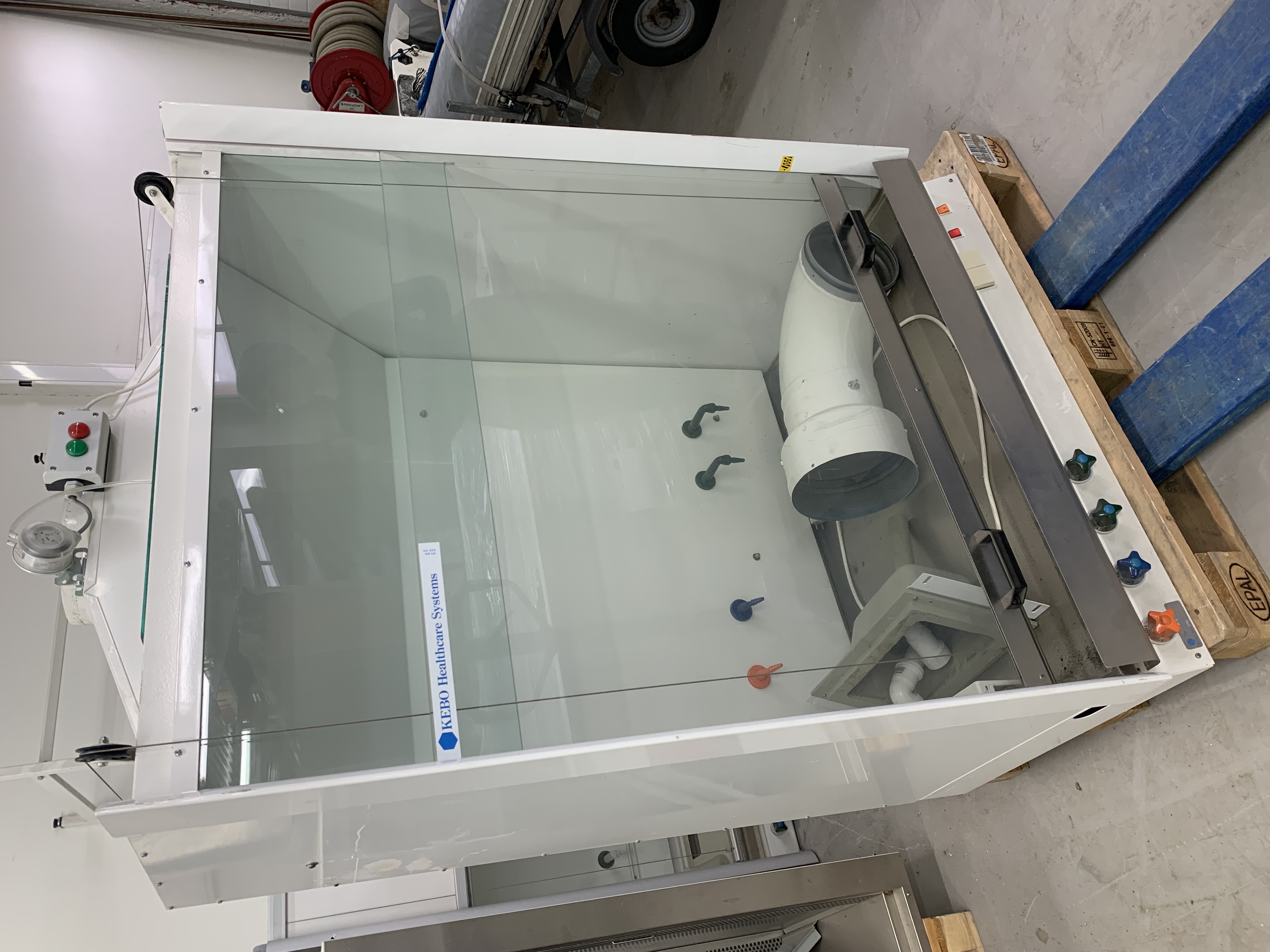 SELT / SOLD KEBO Stinkskápur / Fume cupboard nr. 1. 180sm