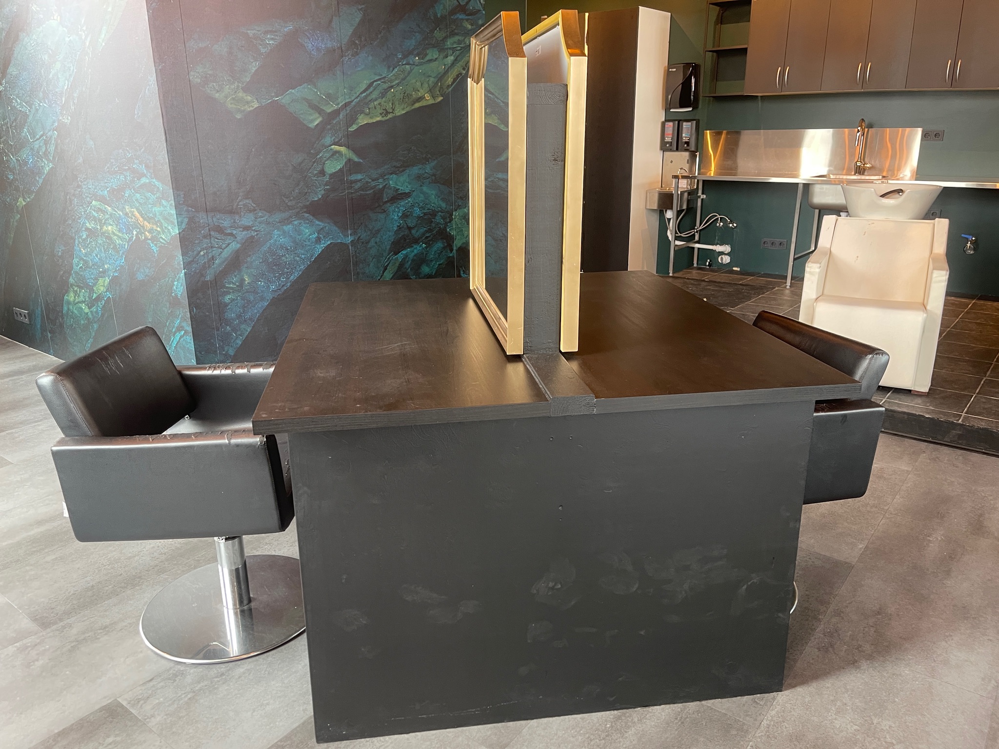 SELT / SOLD Förðunarborð / hárgreiðsluborð, B130 x D140 H88,5 sm. 10