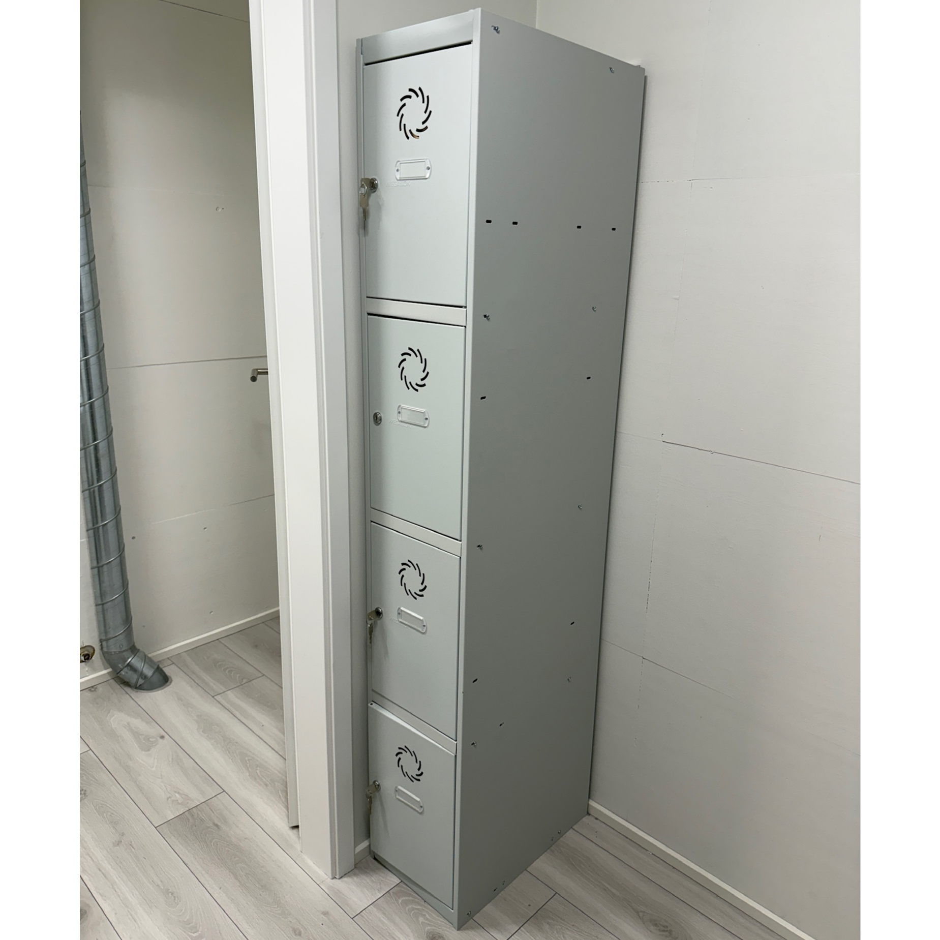 SELT / SOLD Megablok smáhólfaskápur frá BVT, H180xB30xD50sm.