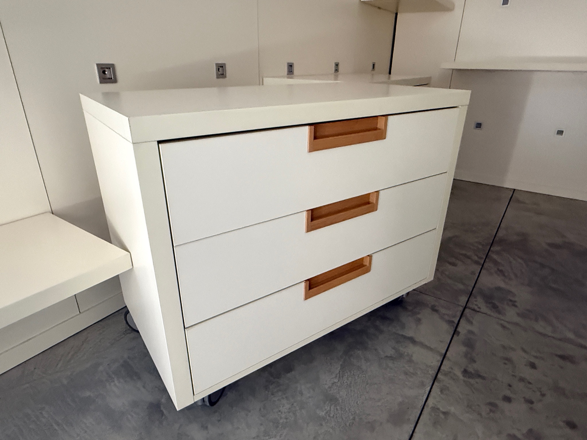 SELT / SOLD Tisettanta fataherbergi / Walk-In closet / Spegill 12 lengdarmetrar 9