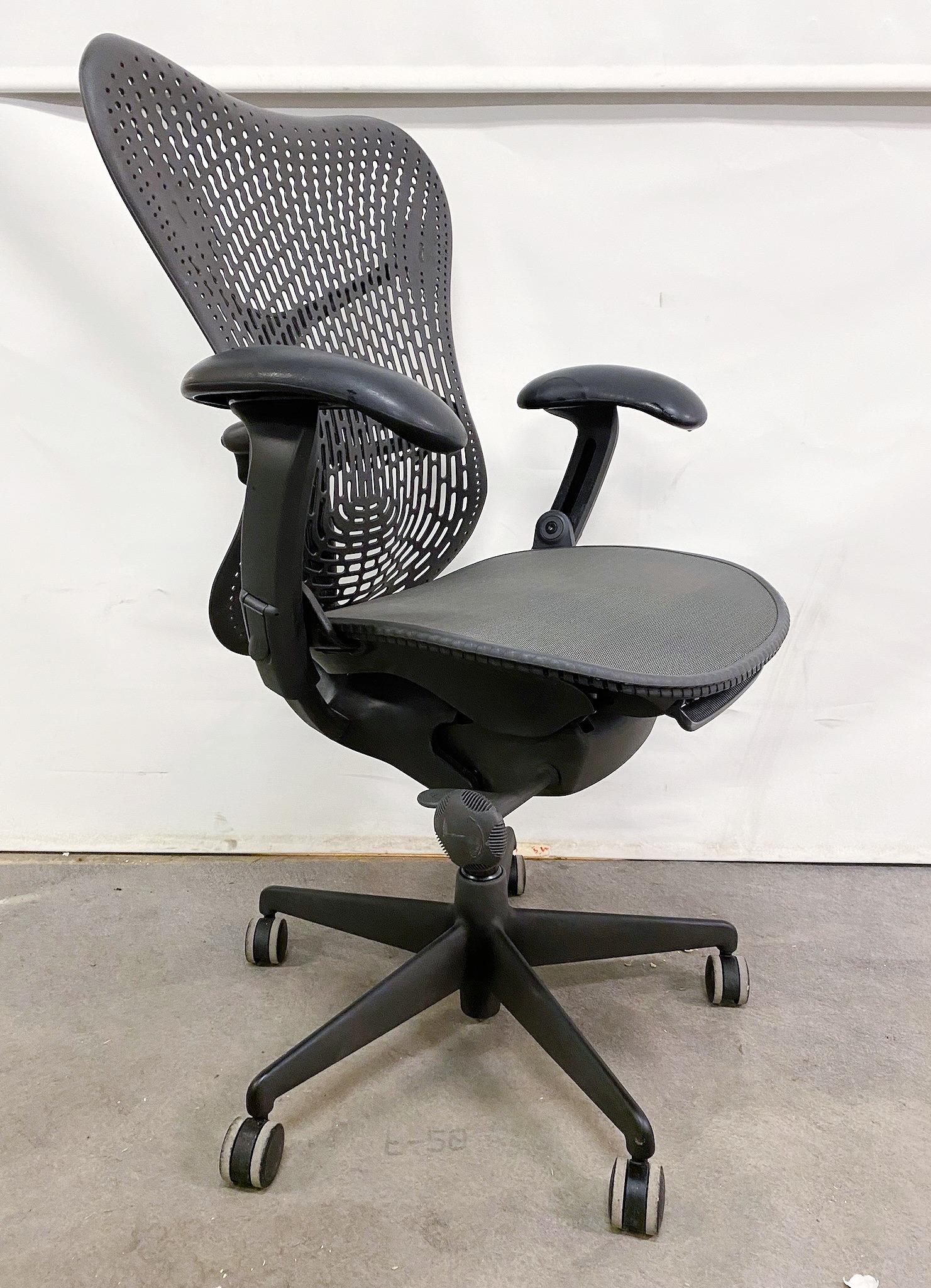SELT / SOLD Herman Miller Mirra