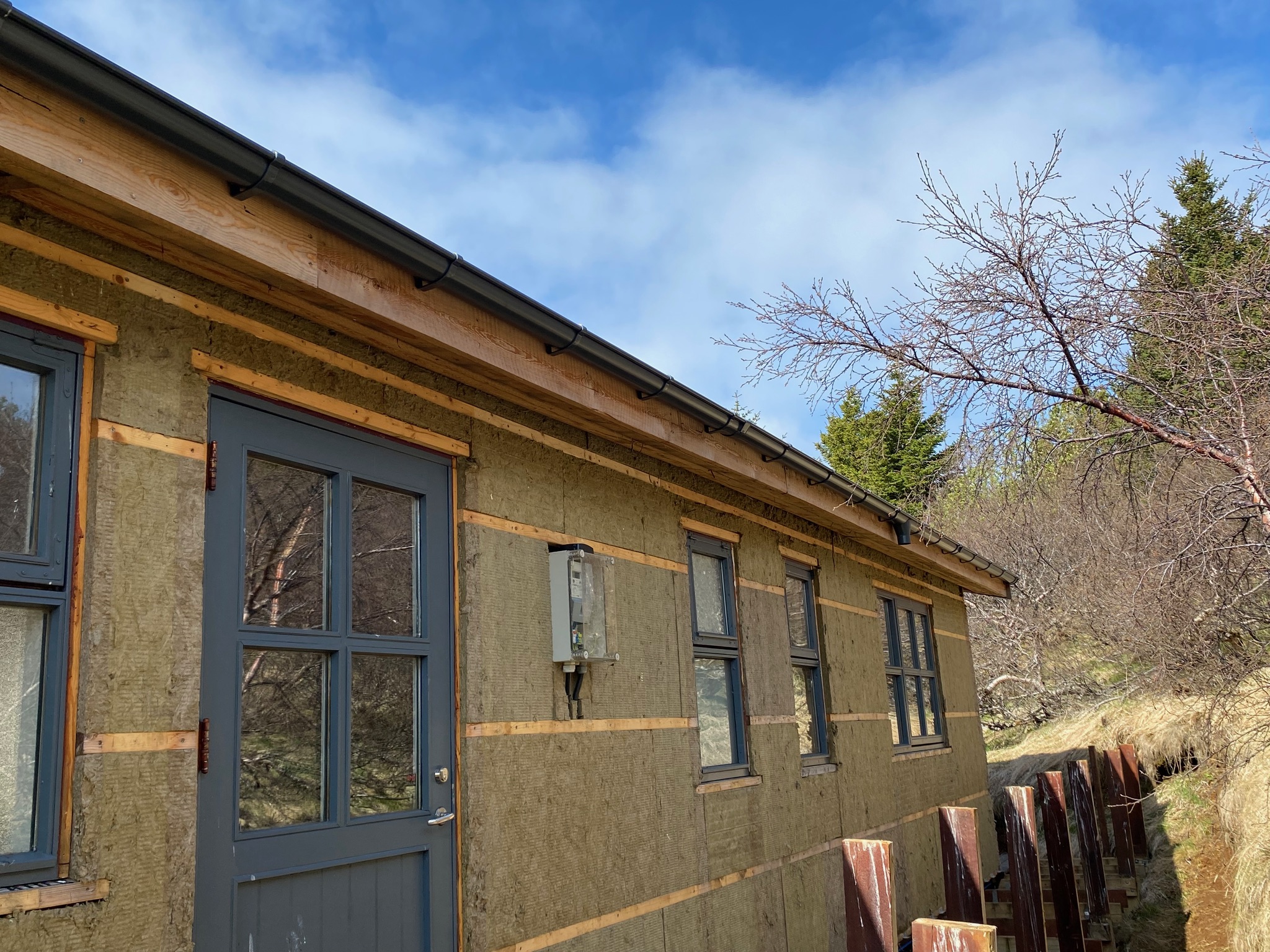 SELT / SOLD - Lindab þakrennur, niðurföll - 1 árs, 30m. 12