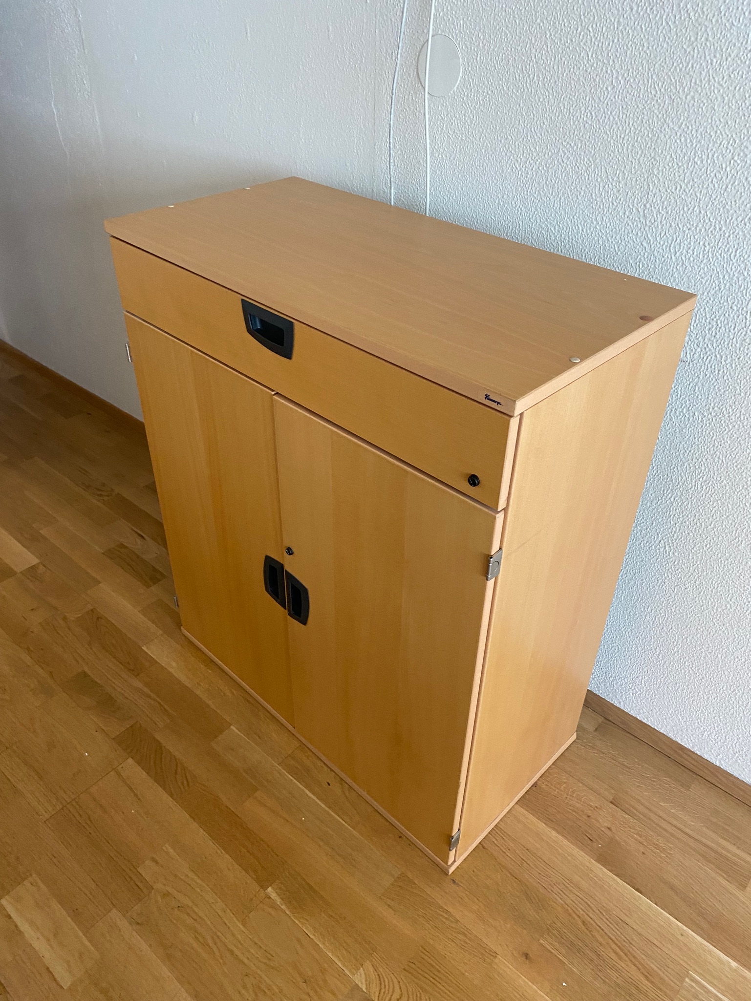 SELT / SOLD Skrifstofuskápur - Kinnarps 3