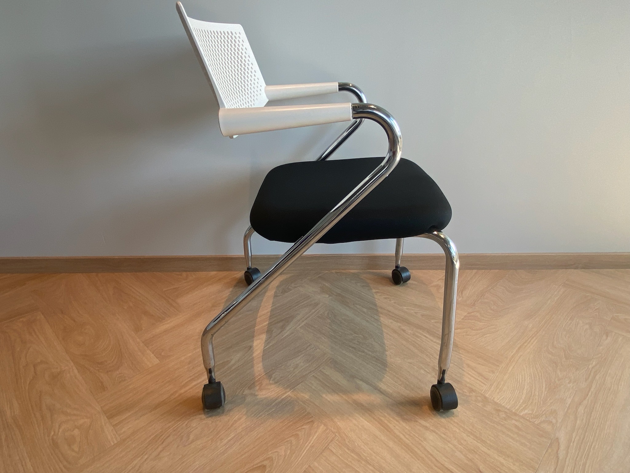 SELT / SOLD Vitra fundarstólar á hjólum frá Pennanum 3
