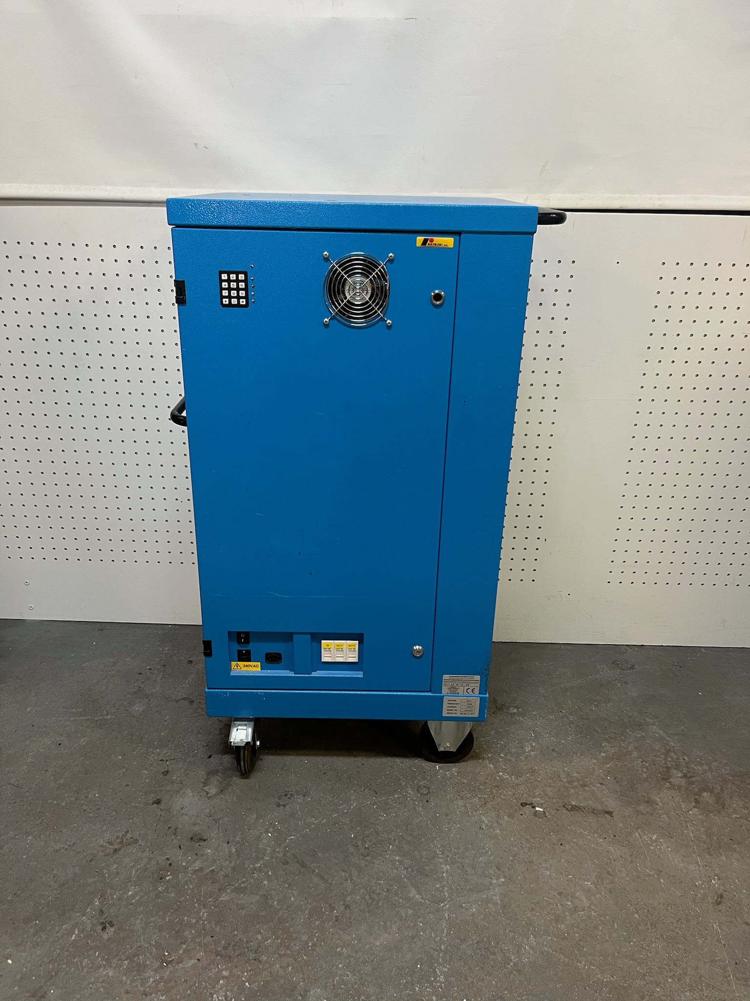 SELT / SOLD SmartLine hleðsluskápur 5