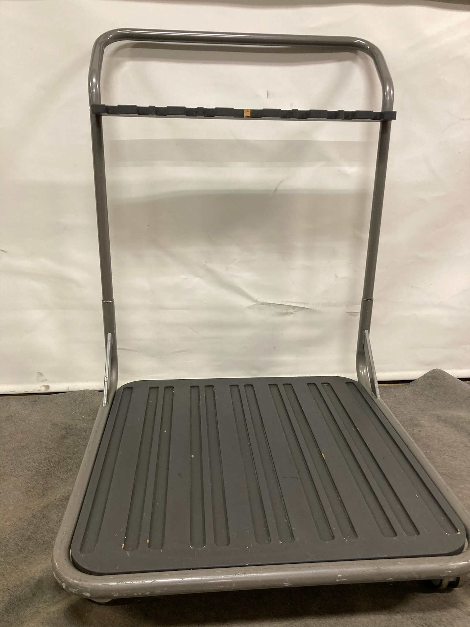 SELT / SOLD Burðartrylla á hjólum L75 sm x B75 sm 2