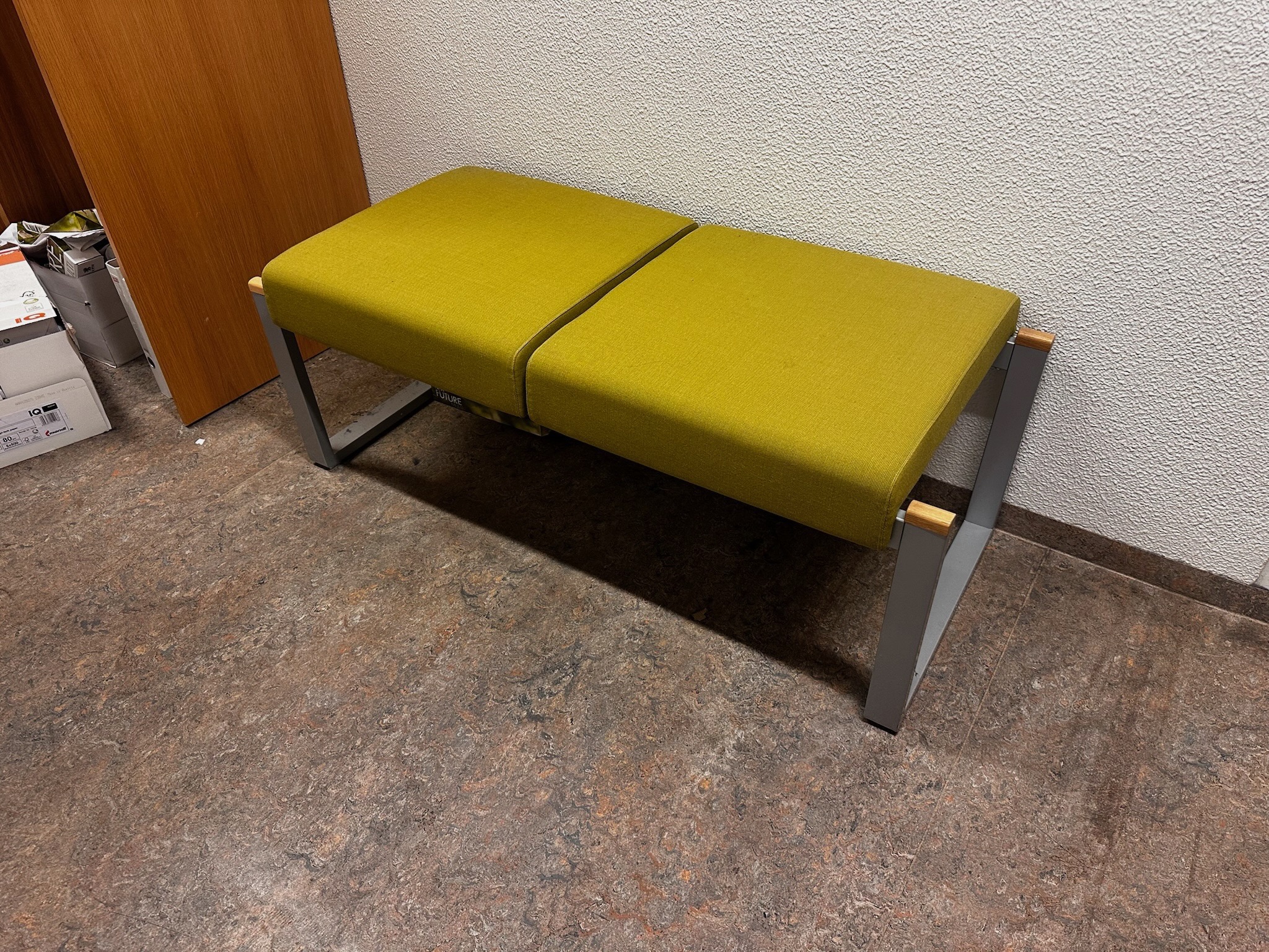 SELT / SOLD Kinnarps bekkur frá Pennanum, 2ja og 3ja sæta