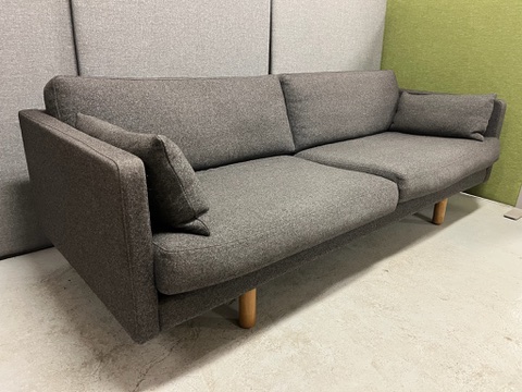 SELT / SOLD Erik Jørgensen EJ 220 hönnunarsófi, B212 x D85 sm.