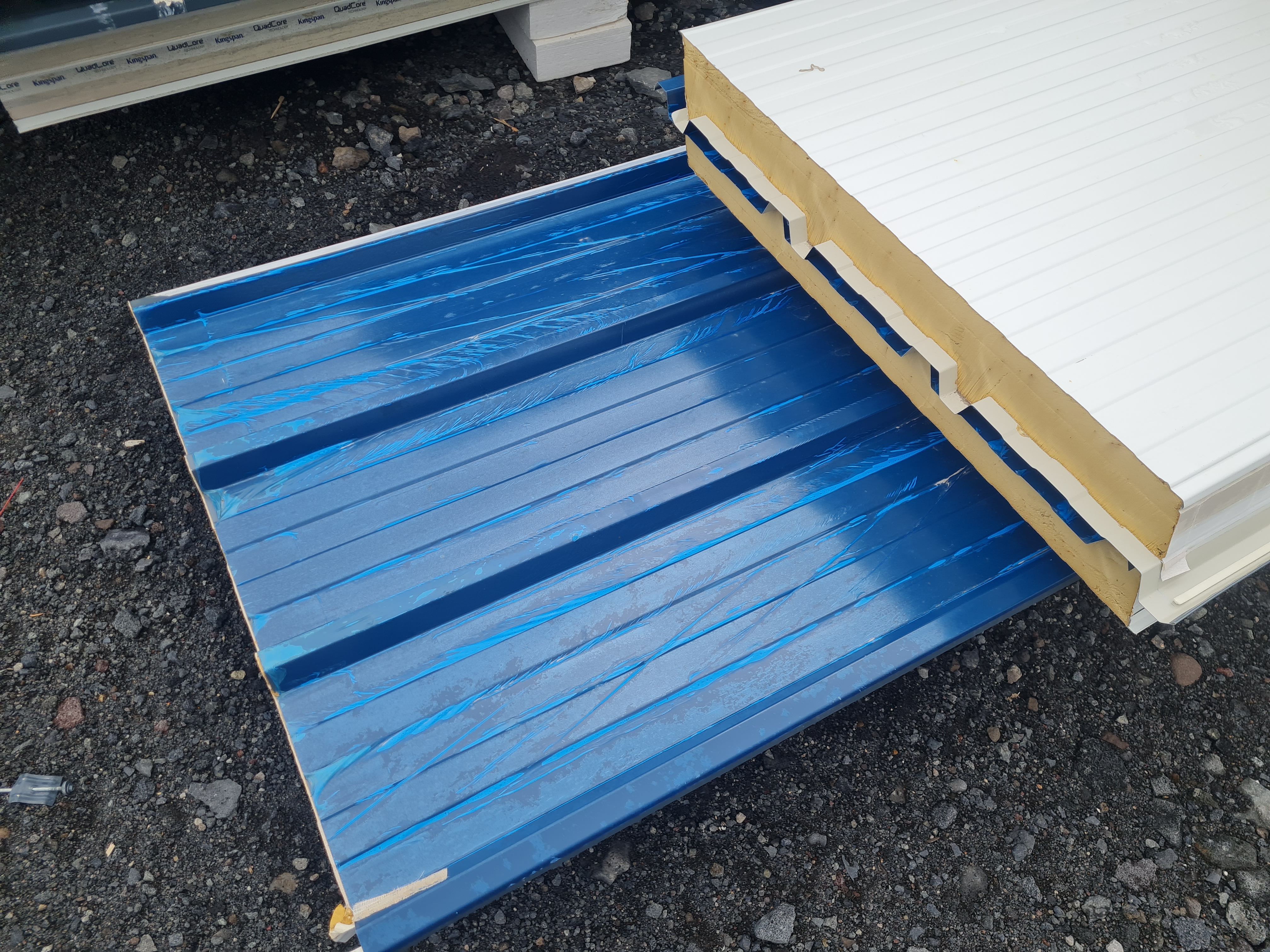 SELT / SOLD - Kingspan Quadcore - yleiningar - ónotað - 300 fm. 6