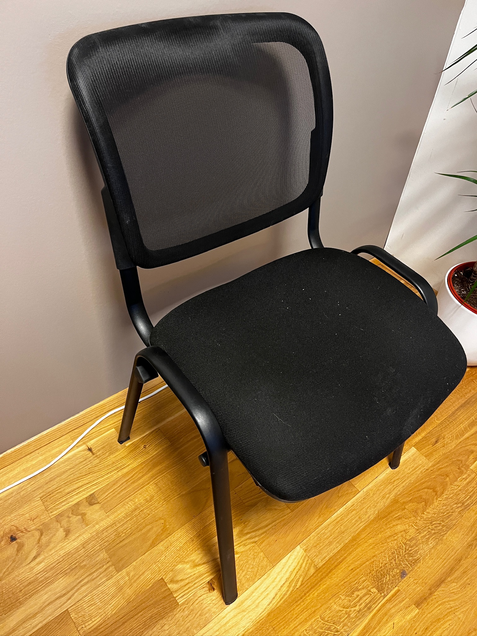 SELT / SOLD Mötuneytisstólar / fundarstólar