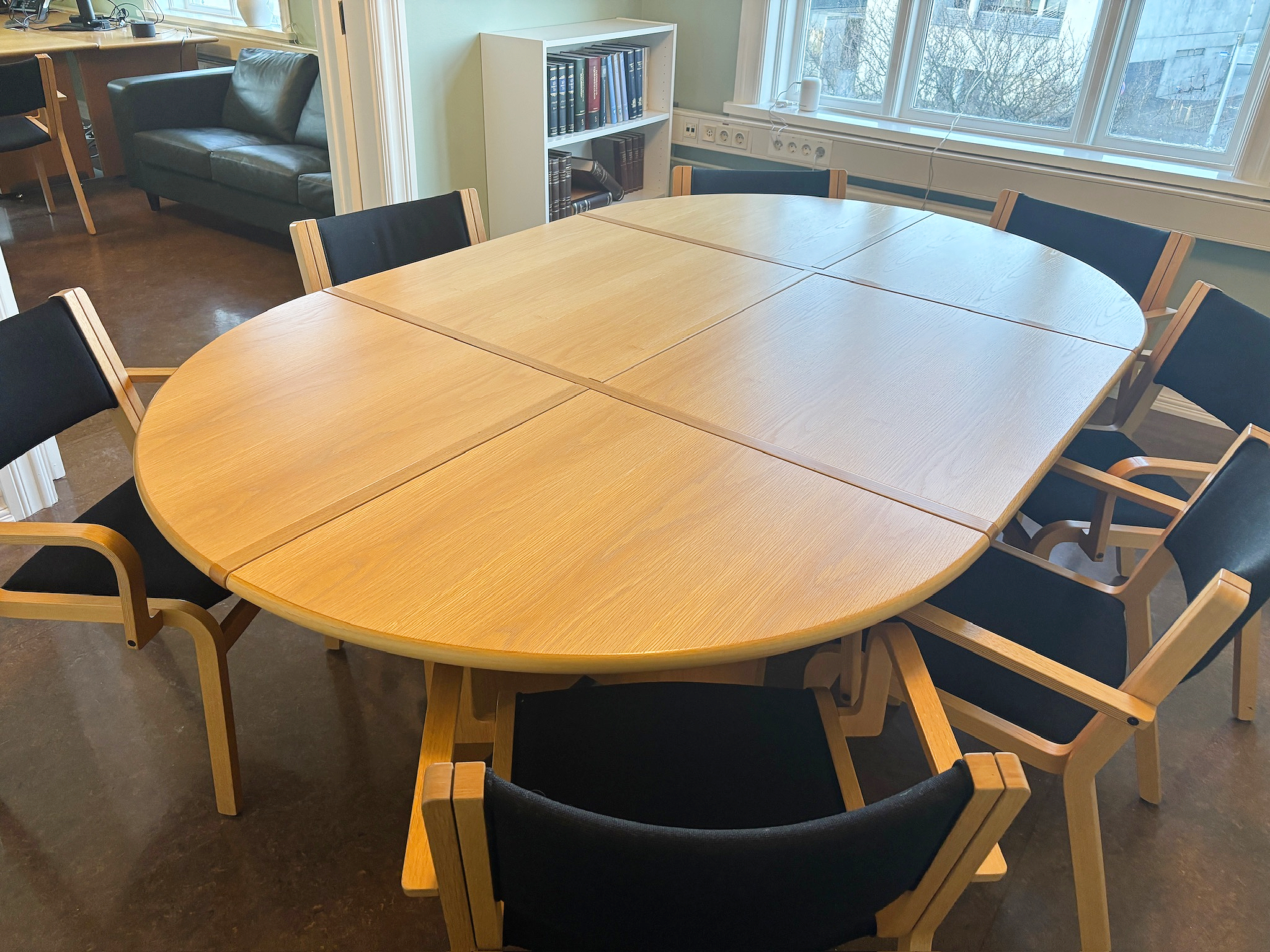 SELT / SOLD - Fundarborð 6-7manna