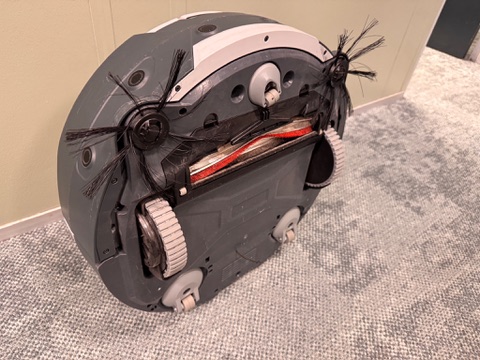 SELT / SOLD Makita ryksuguróbot með hleðslutæki og fjarstýringu 8
