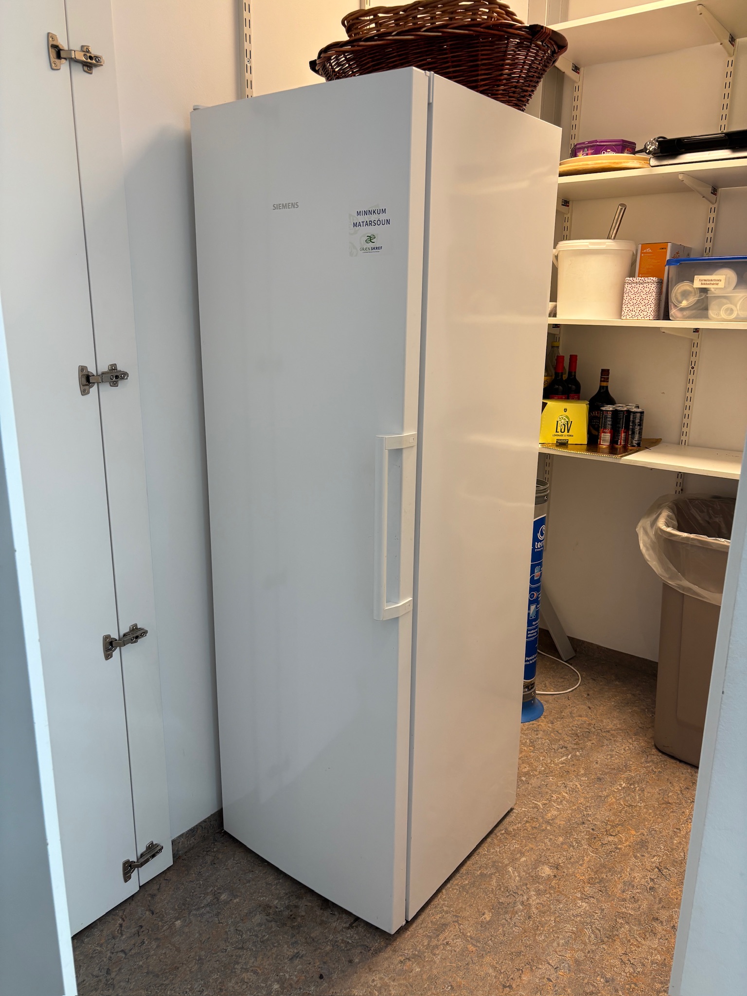 SELT/SOLDSiemens iQ100 kæliskápur, H186sm.
