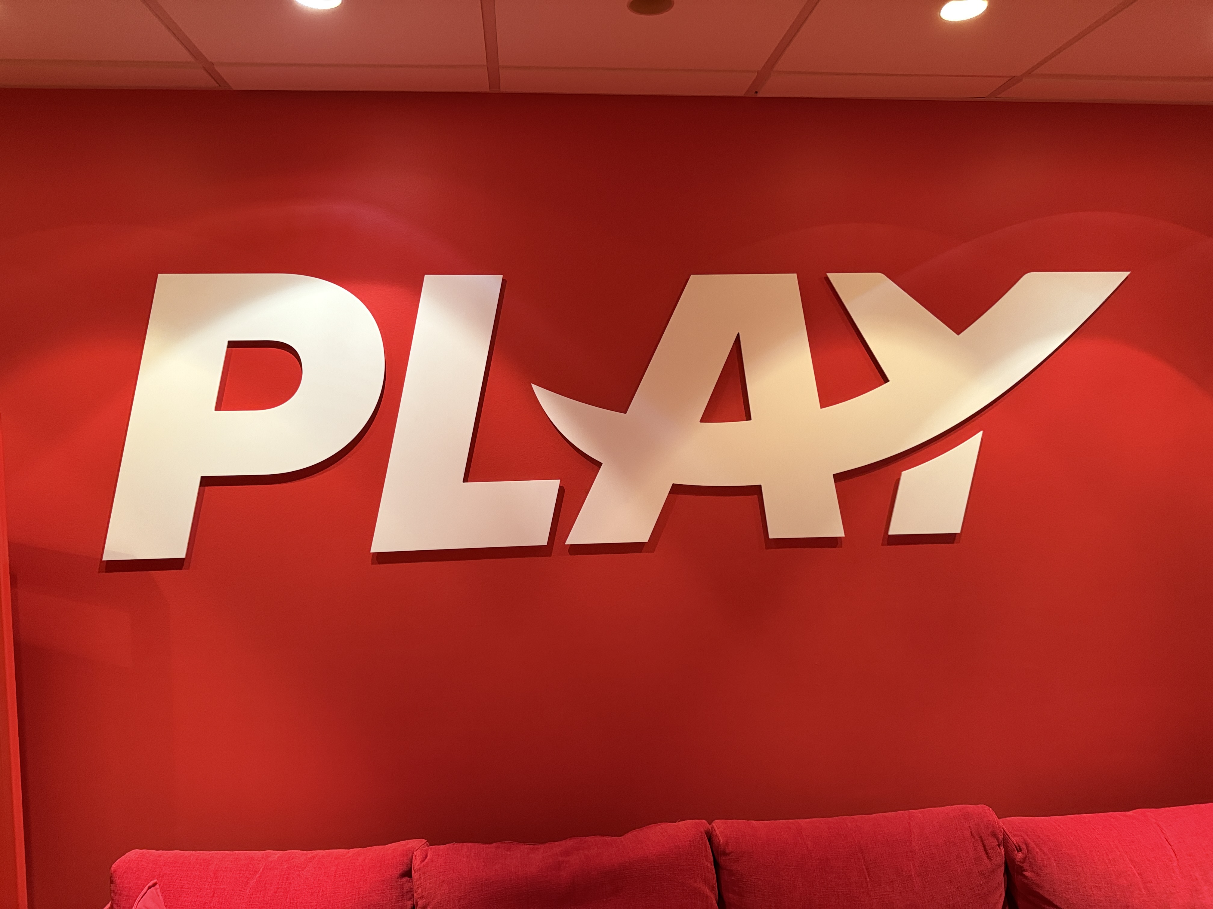 PLAY vegglogo úr frauðefni L240 x H65 sm 5