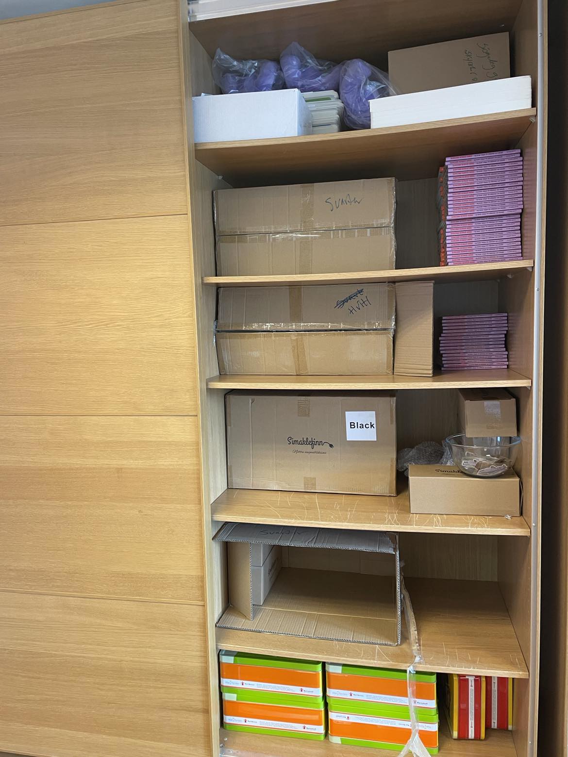 SELT / SOLD IKEA skápur m/rennihurð, H235 x& B160 x D67 sm. 2