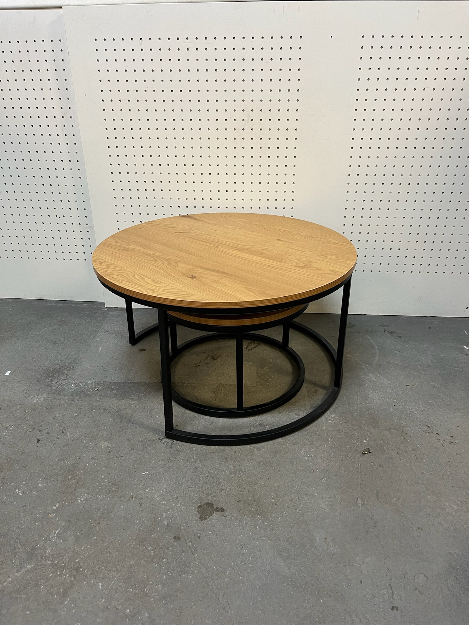 SELT / SOLD Tvö hringlaga sófaborð 3