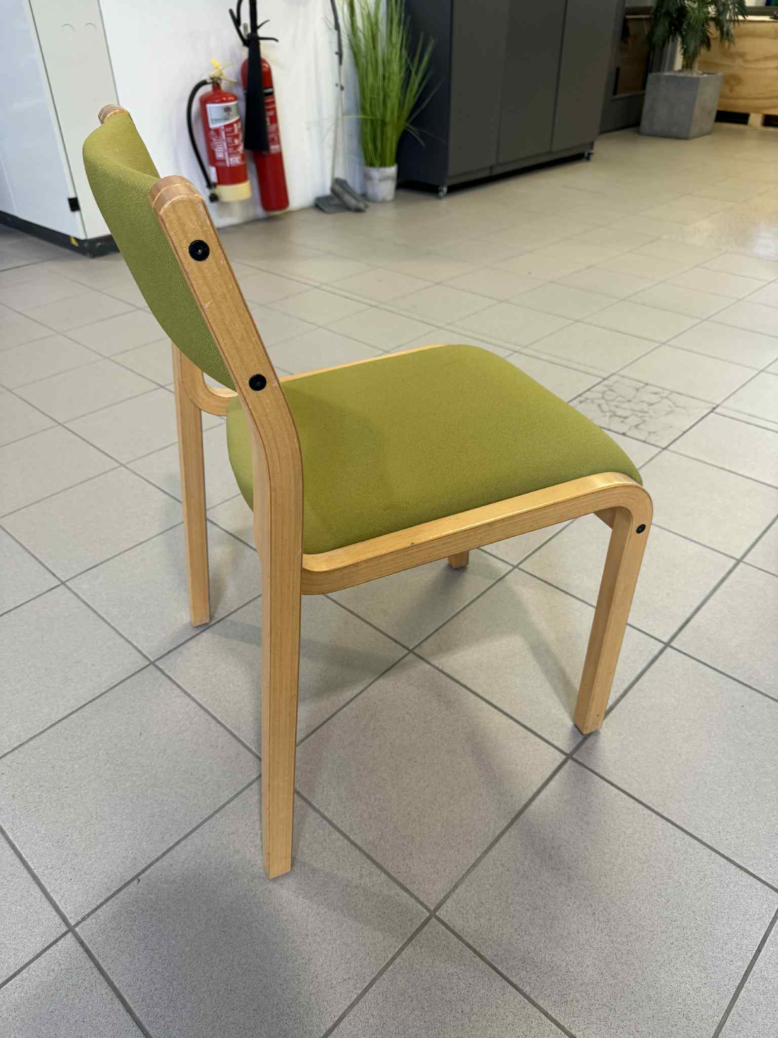 SELT / SOLD Viðartaustólar ljósgrænir staflanlegir 5