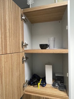 SELT / SOLD Munaskápur, 4 læsanleg hólf, sérsmíði H164 B43 D32 sm 7
