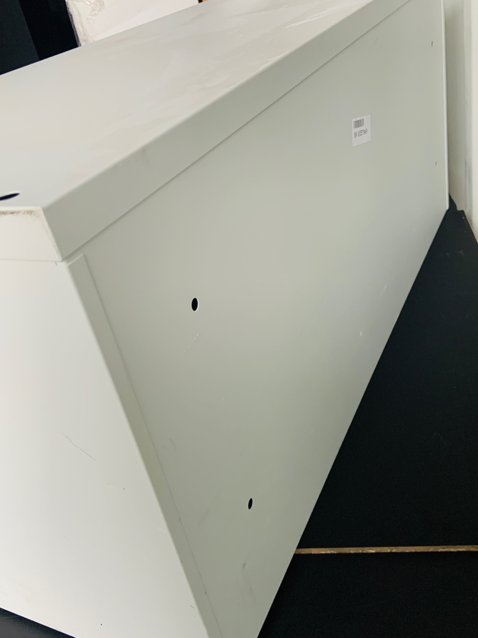 Selt/Endurnýtt-Metal design skápur m.læsingu 10