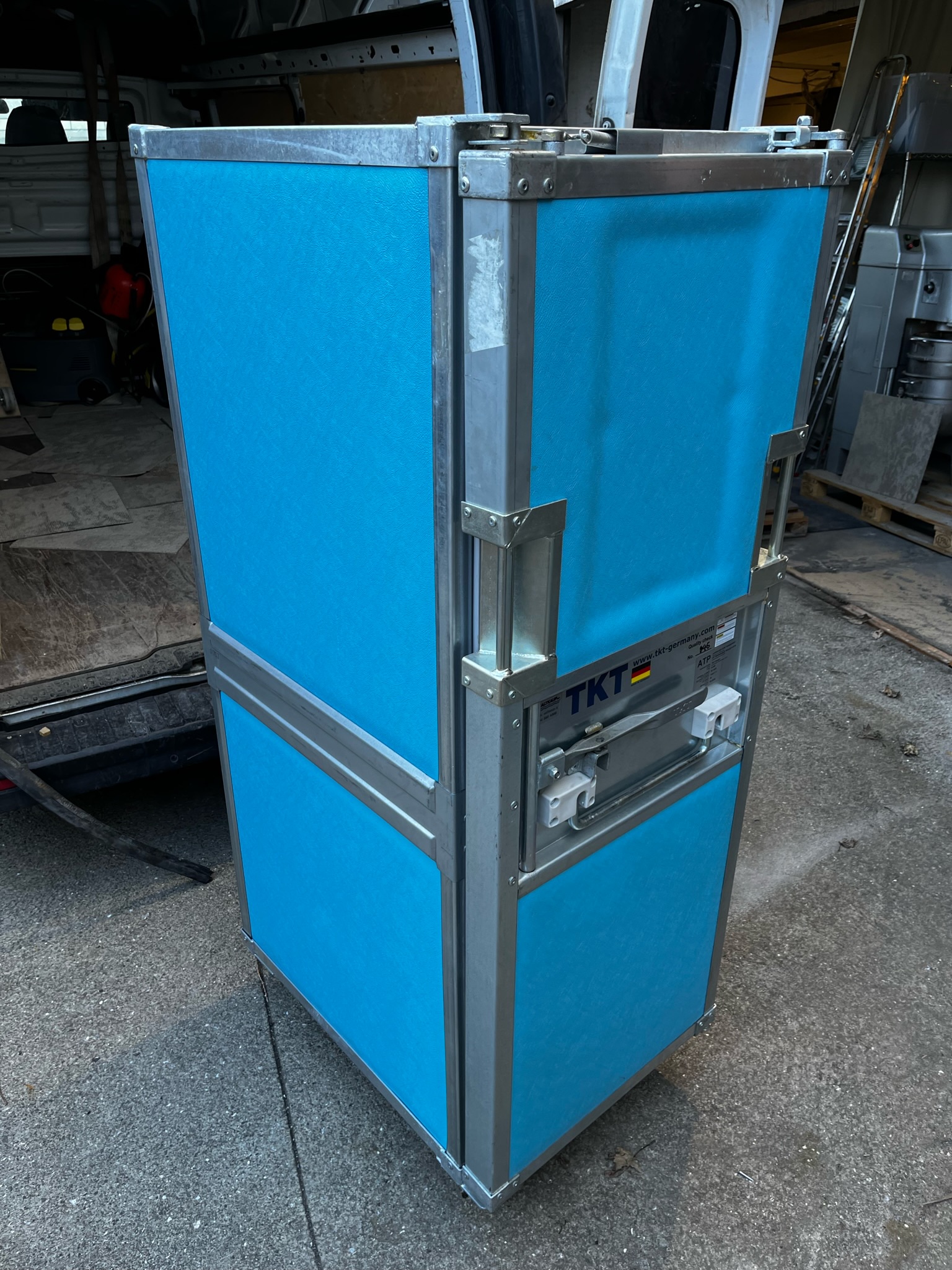 SELT / SOLD TKT Germany kælibox H-340 á hjólum 6