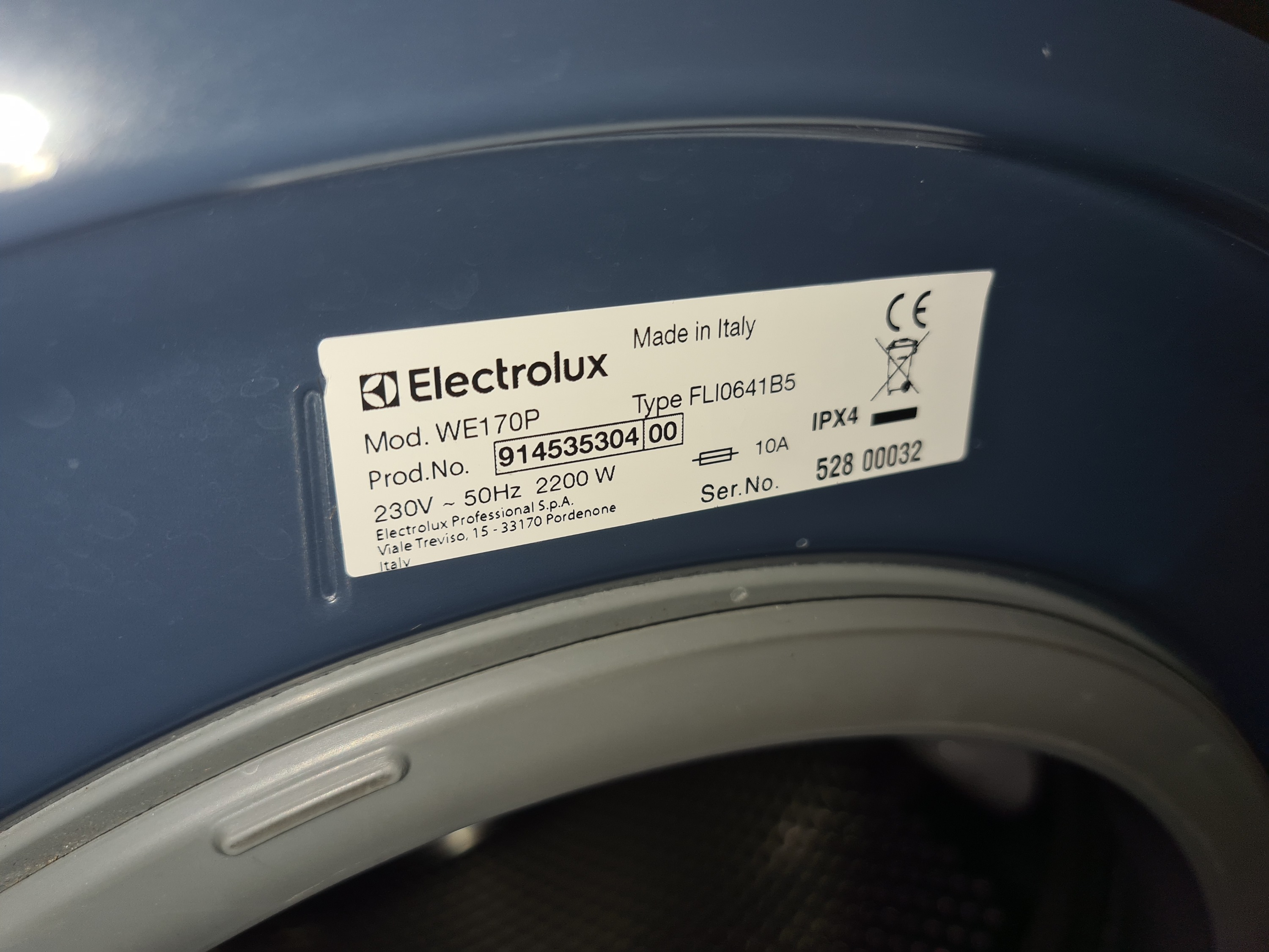 SELT / SOLD - Electrolux WE170P 8 kg. iðnaðarþvottavél 2