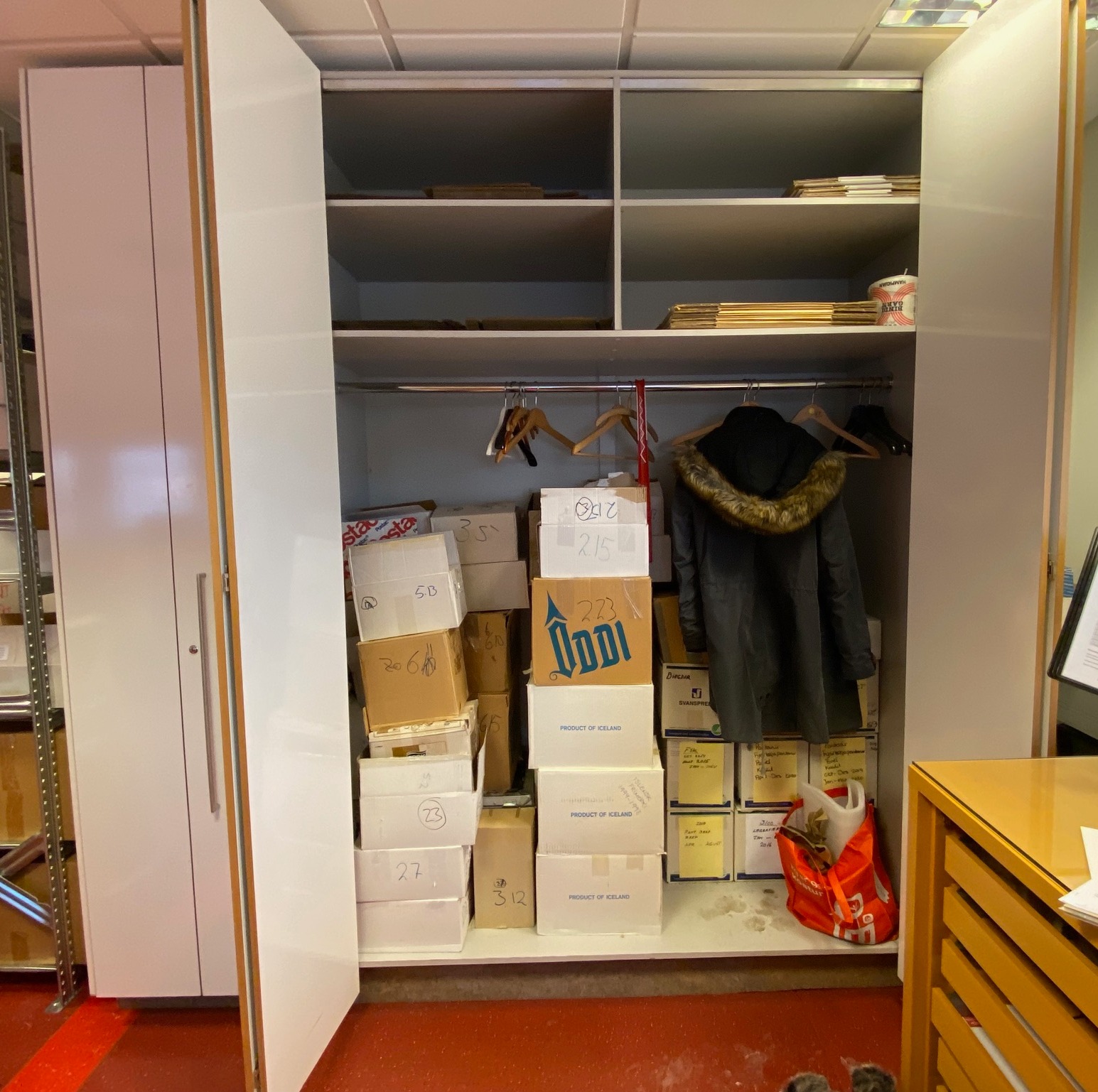 SELT / SOLD Skrifstofuskápar 4