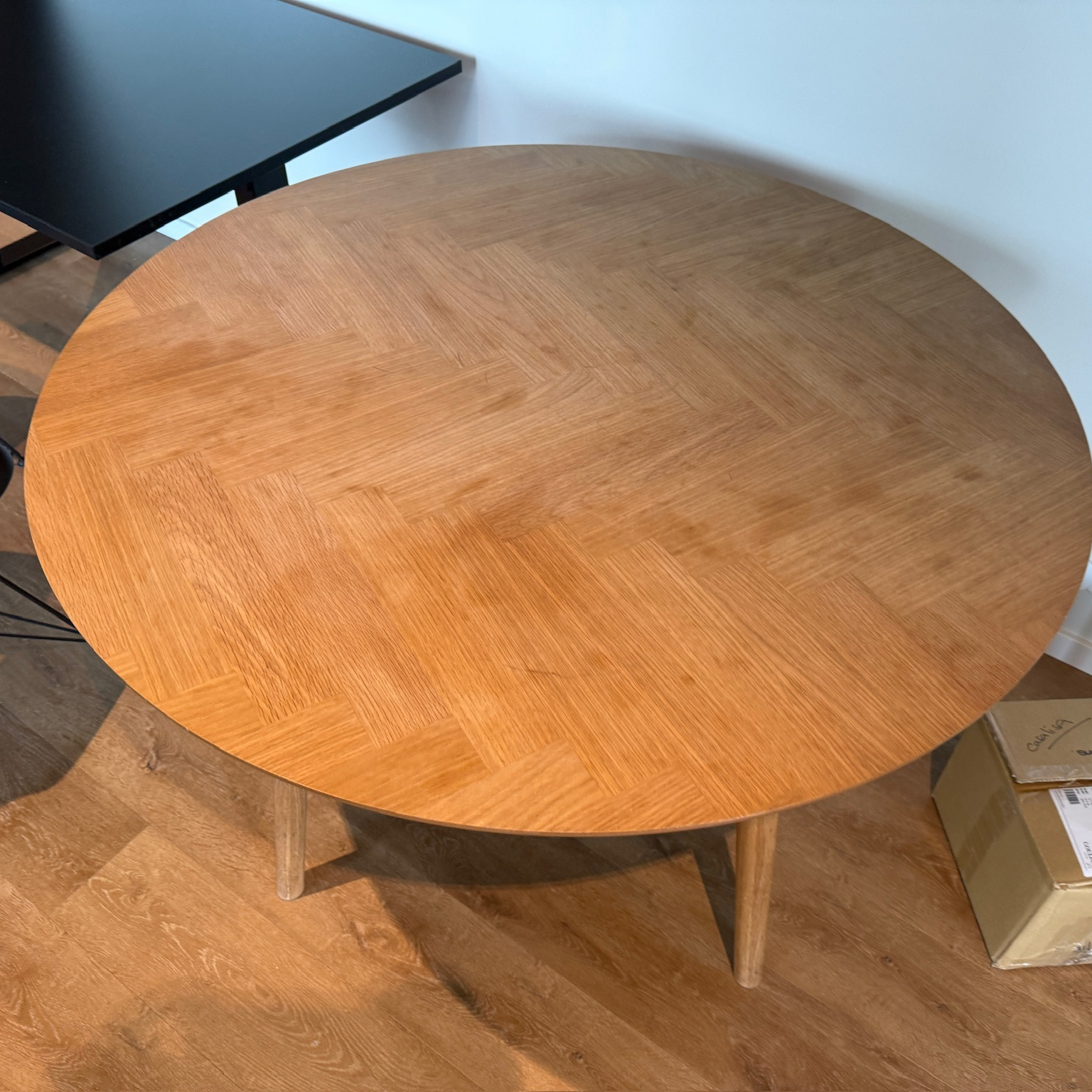 SELT / SOLD Actona Group borðstofuborð frá Ilva, Ø120sm. 2
