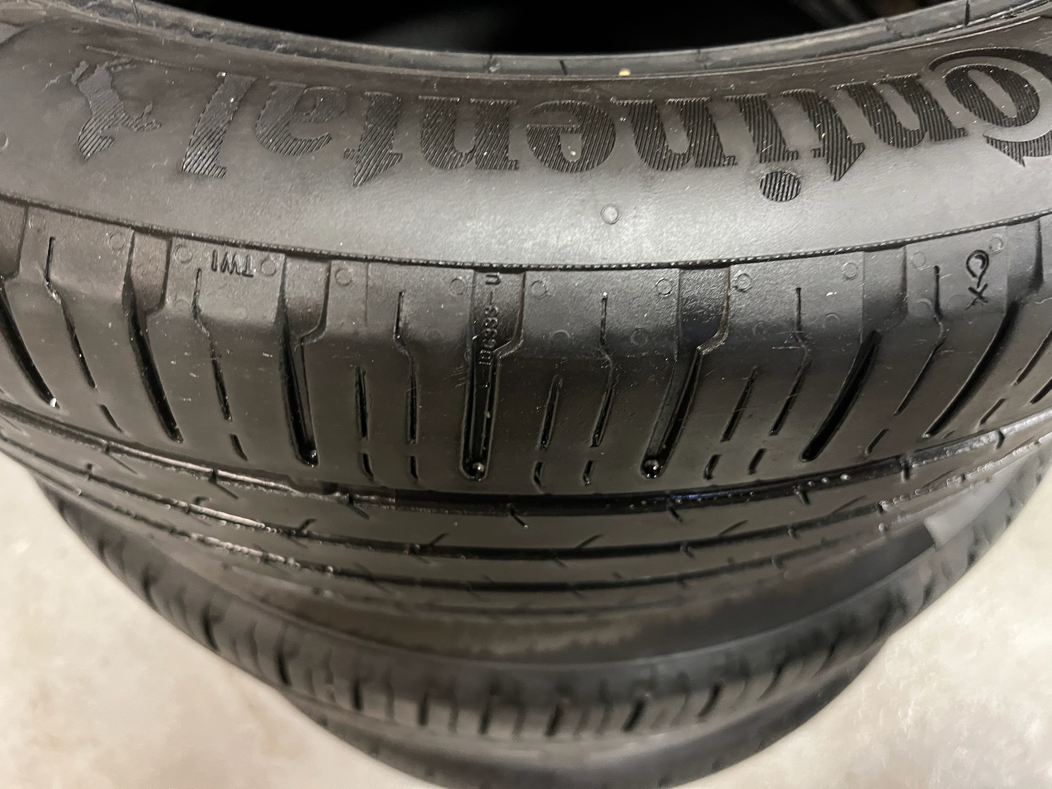 SELT / SOLD Continental sumardekk, 225/45/R18 4