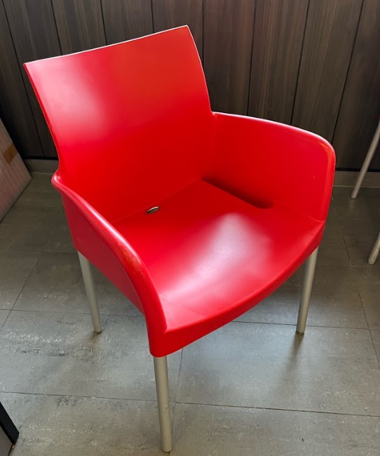 SELT / SOLD Plaststólar - sterkbyggðir - 26 stk 4