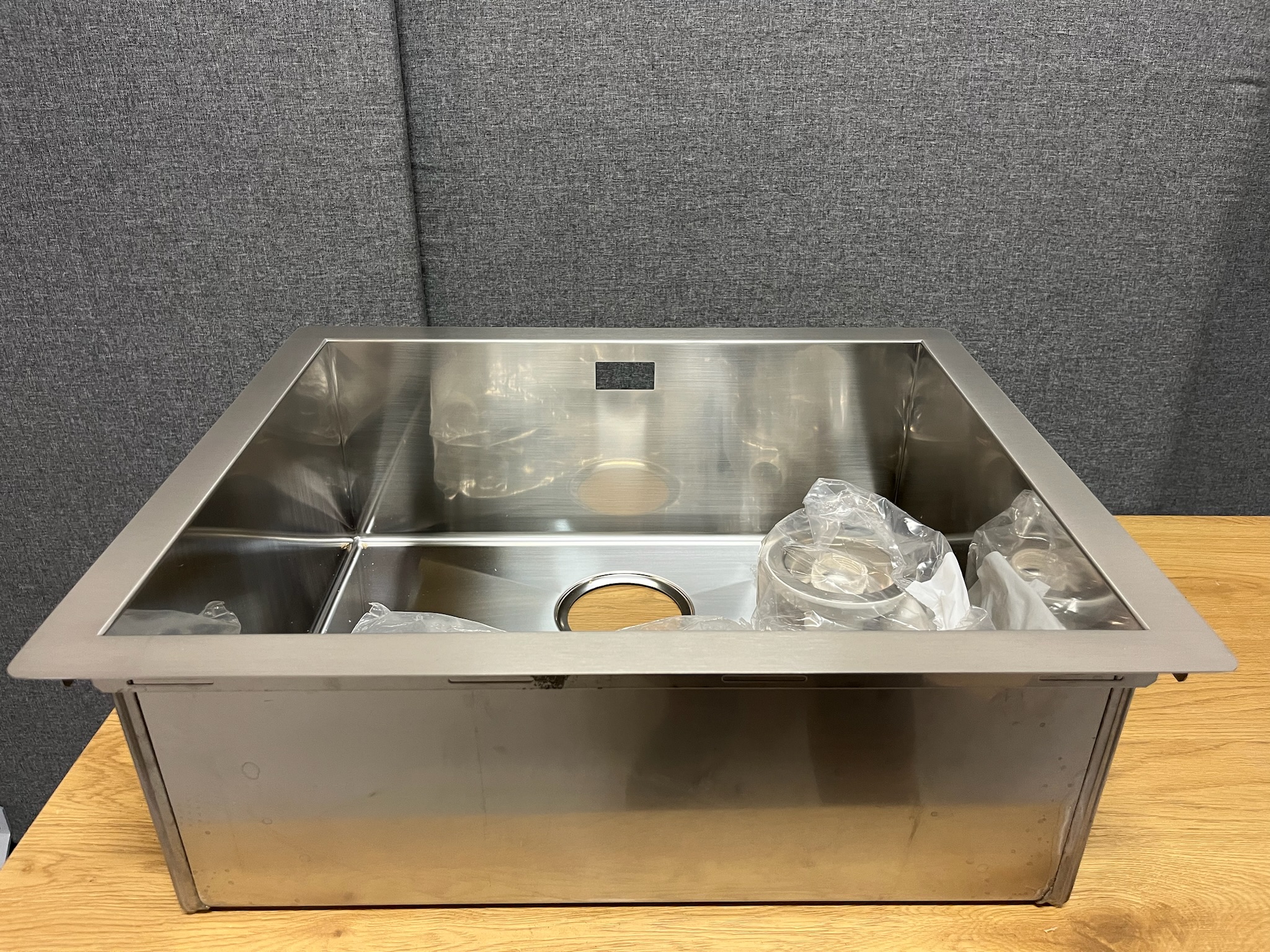 SELT / SOLD Ónotaður Grohe stálvaskur frá Orgus