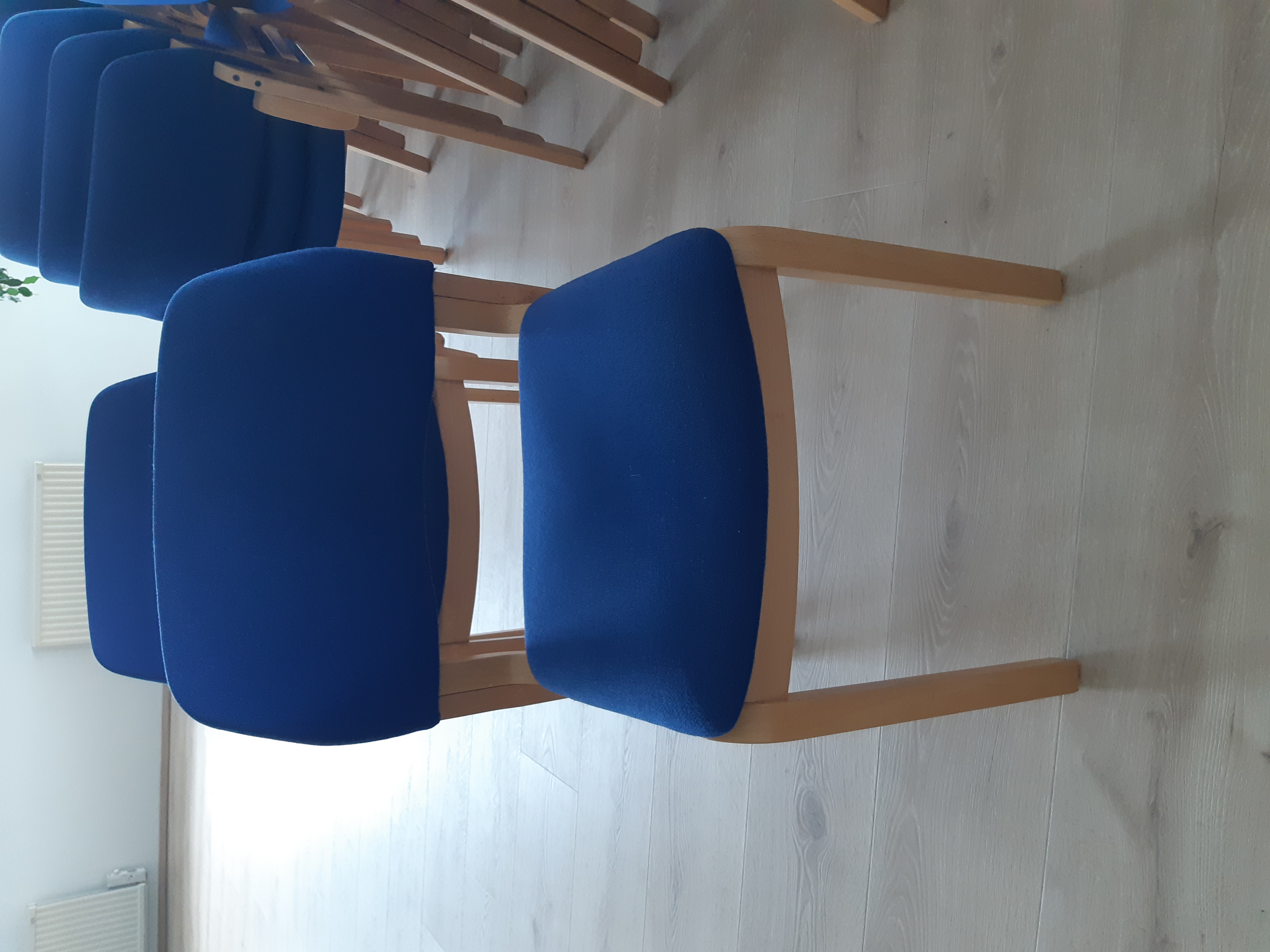 SELT / SOLD Stólar fyrir samkomuhús / fundarsali, staflanlegir 2