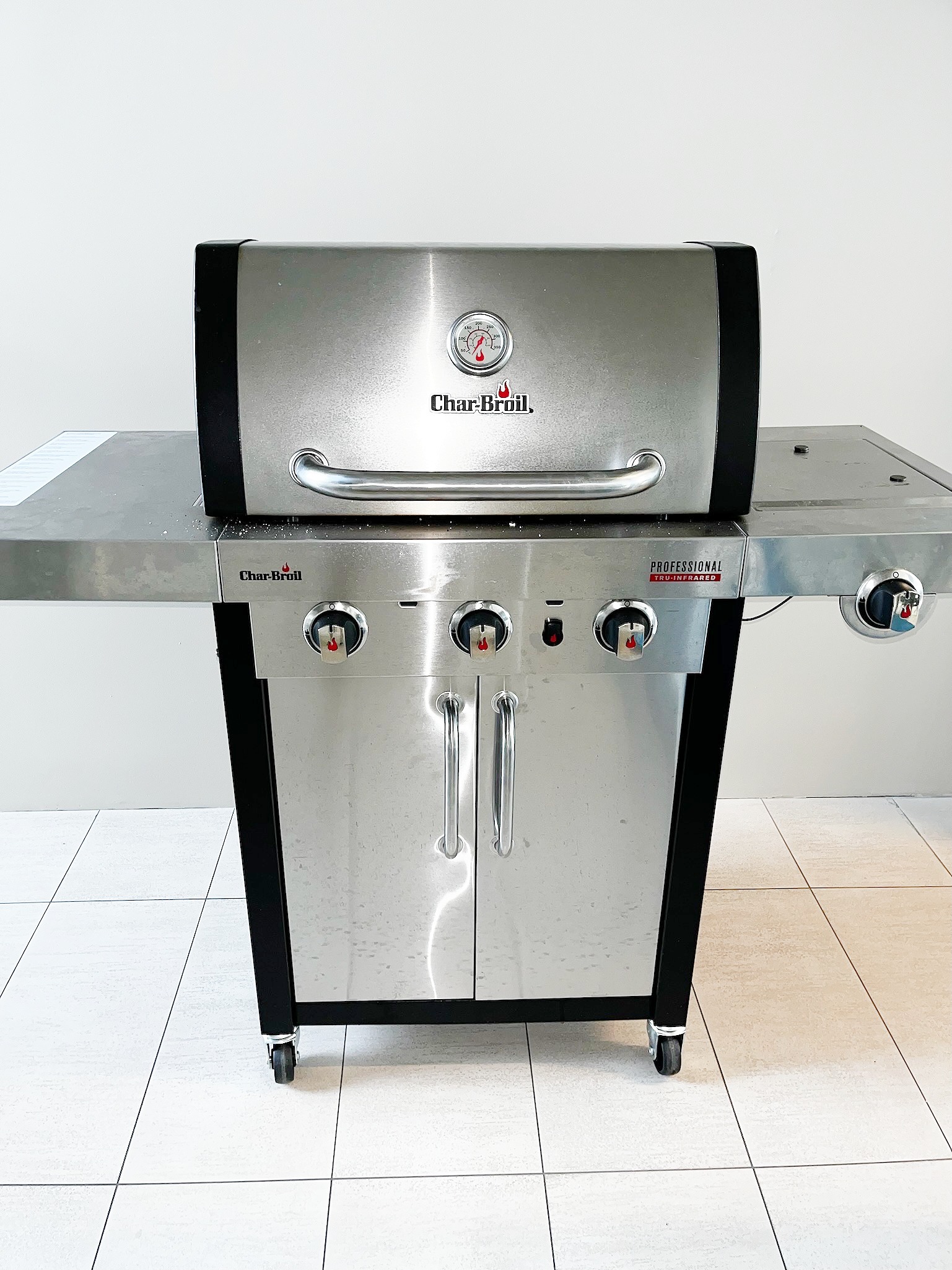 SELT / SOLD Char-Broil gas grill - Vel með farið