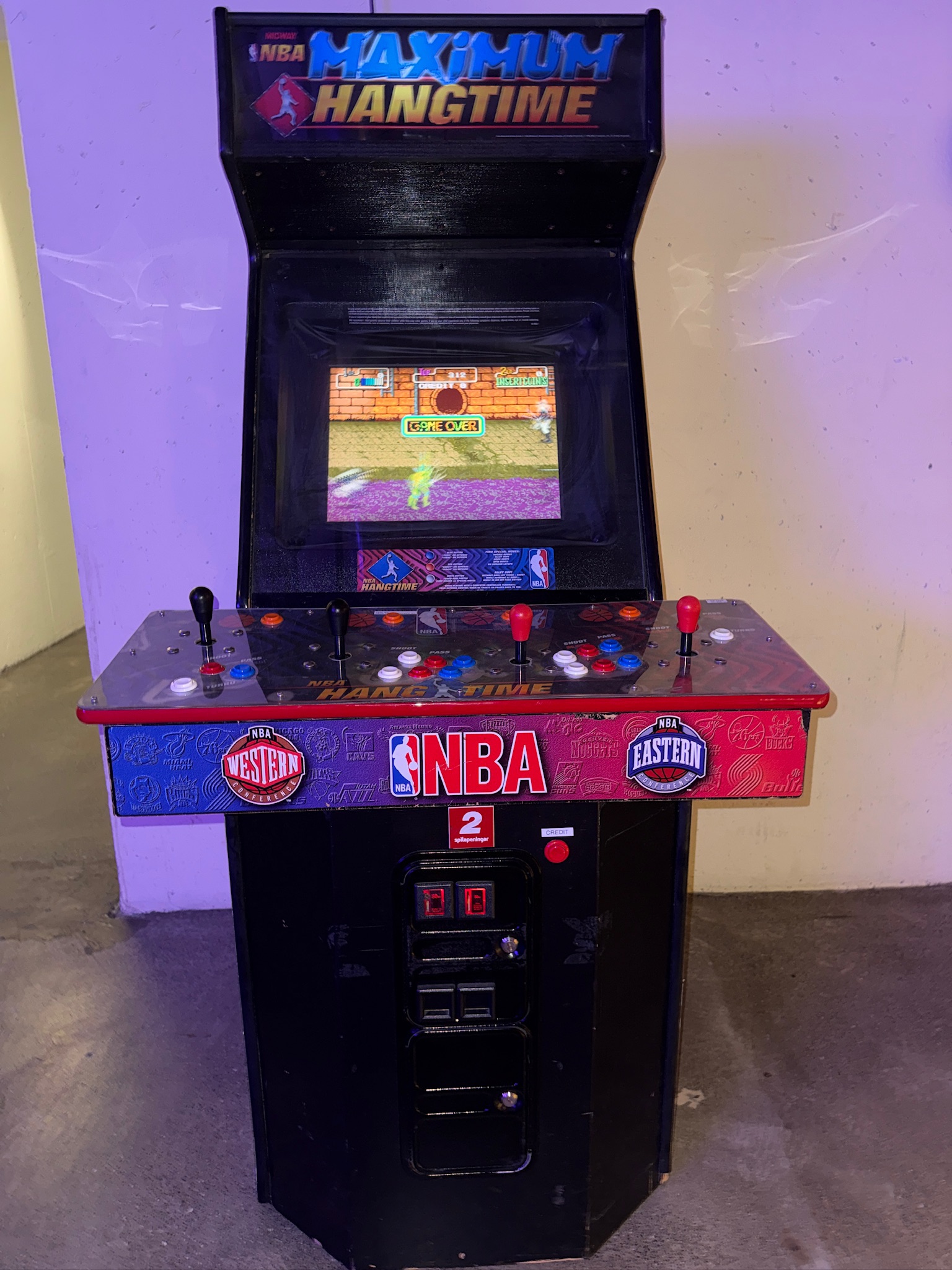 SELT / SOLD Midway NBA Maximum Hangtime spilakassaskápur (1996) 7