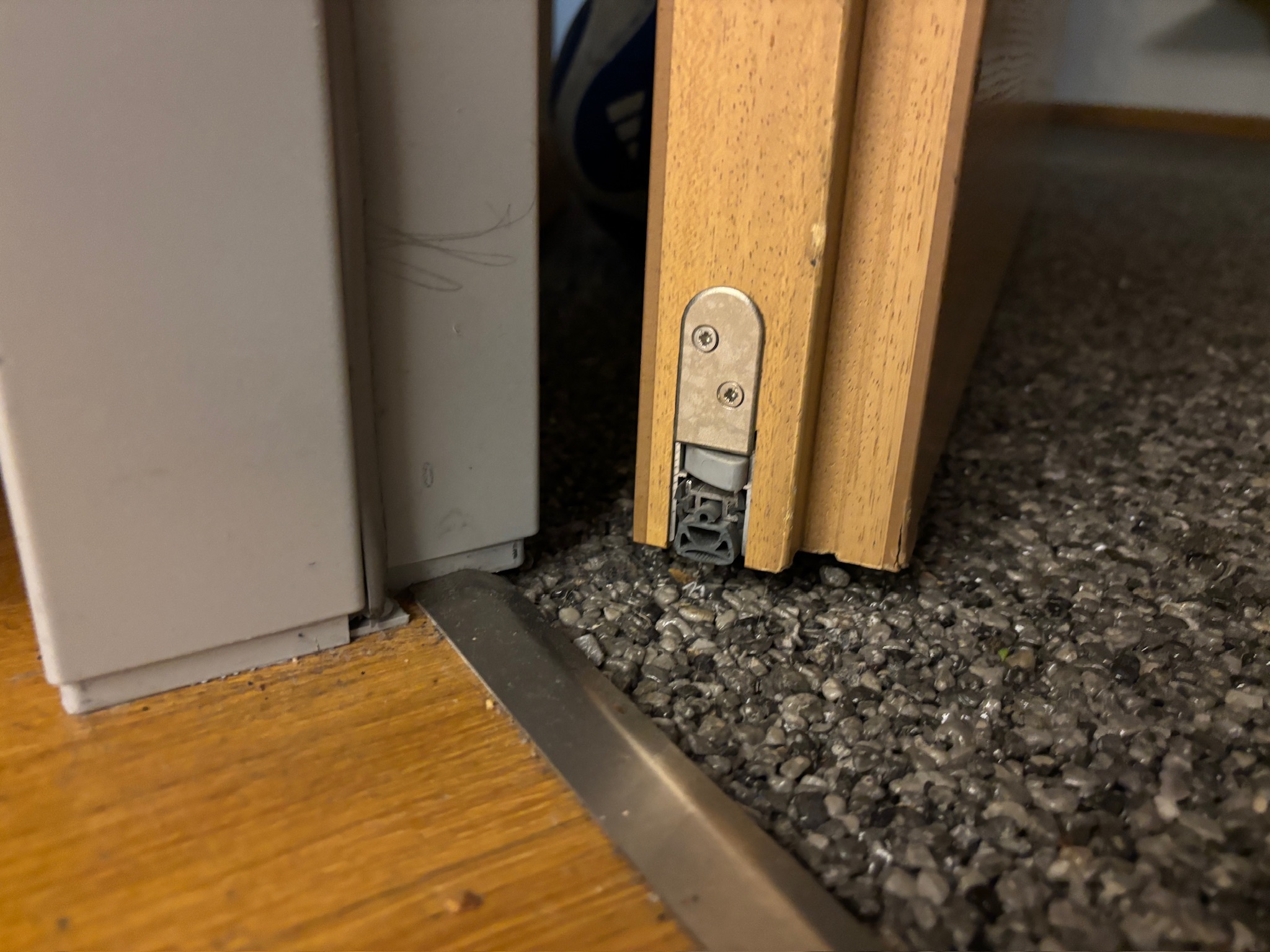 SELT / SOLD Tvöföld hurð með álkarmi 8