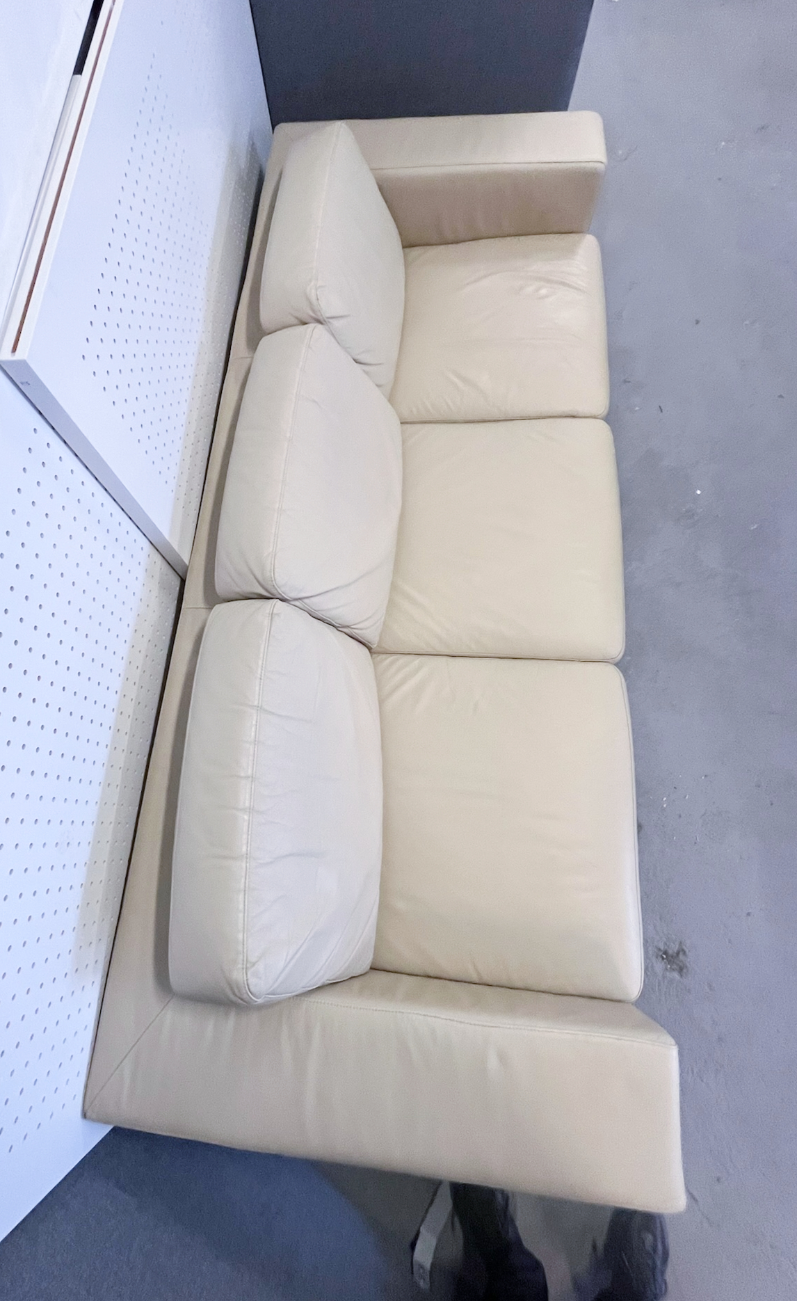 SELT / SOLD Leðursófi beige 3ja sæta, B245xD95sm. 3