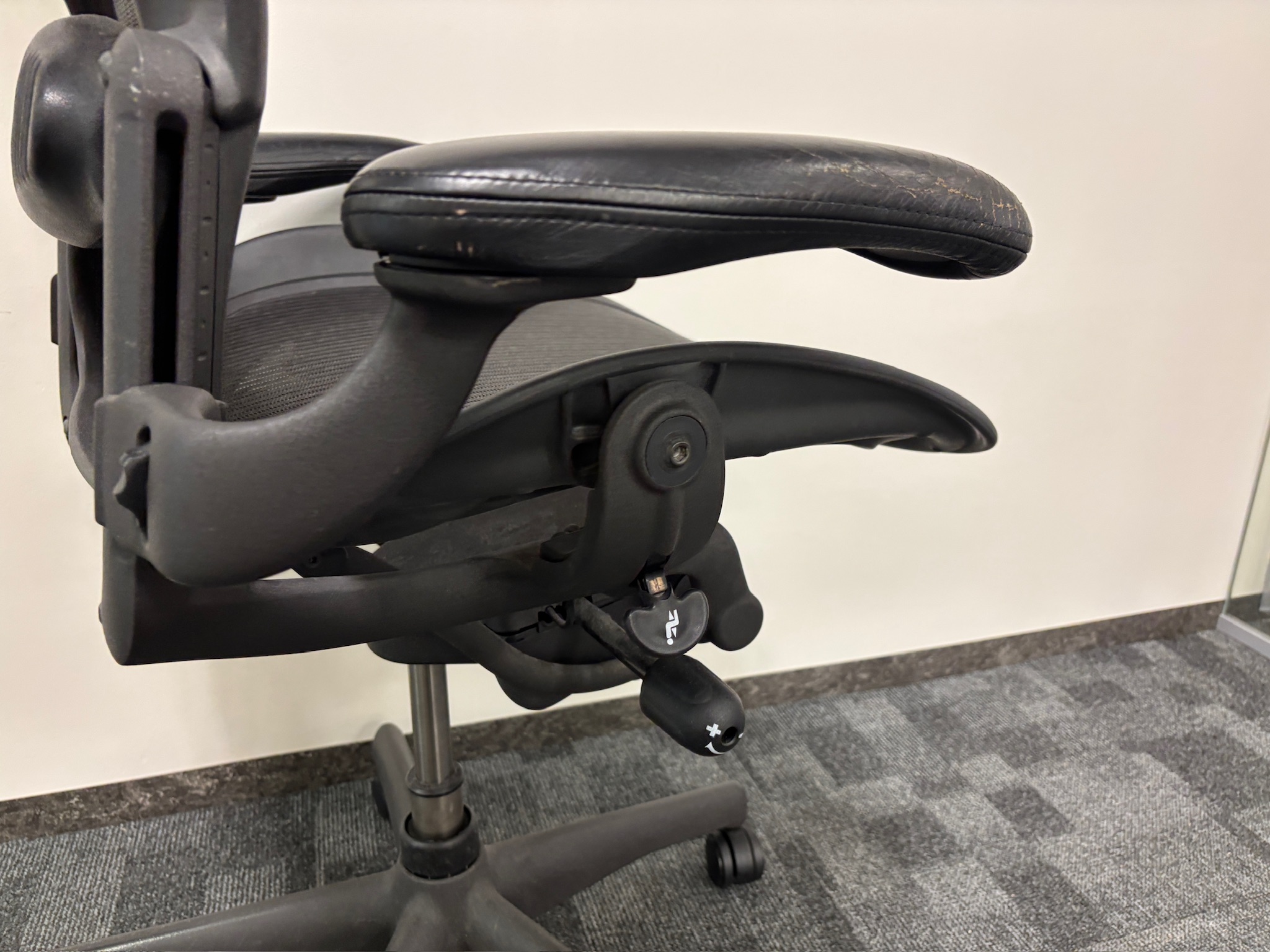 SELT / SOLD Herman Miller Aeron, B stærð 5