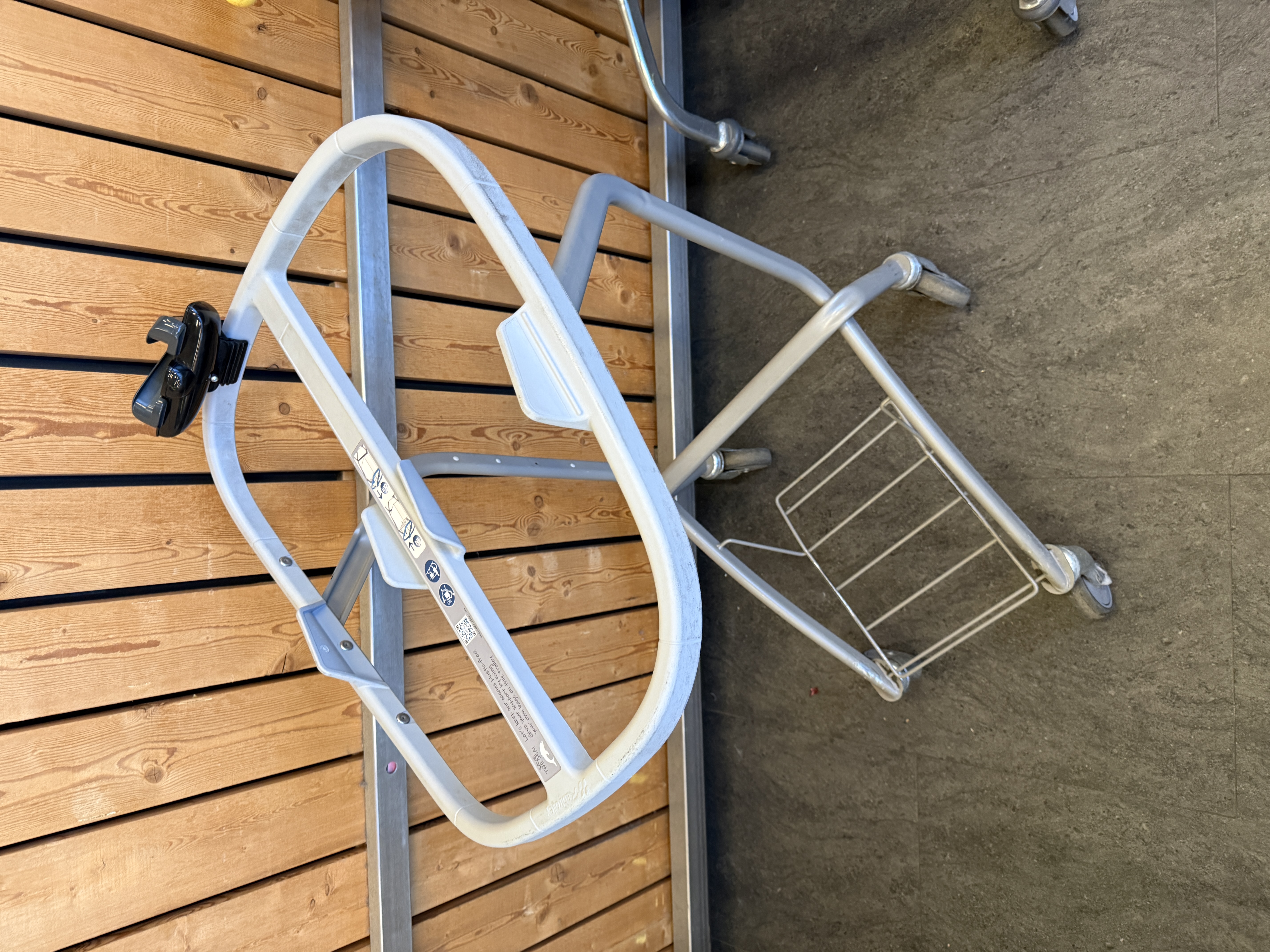 SELT / SOLD Innkaupakerra - 86L barnavagna-/körfuflutningsvagn (28stk) 2