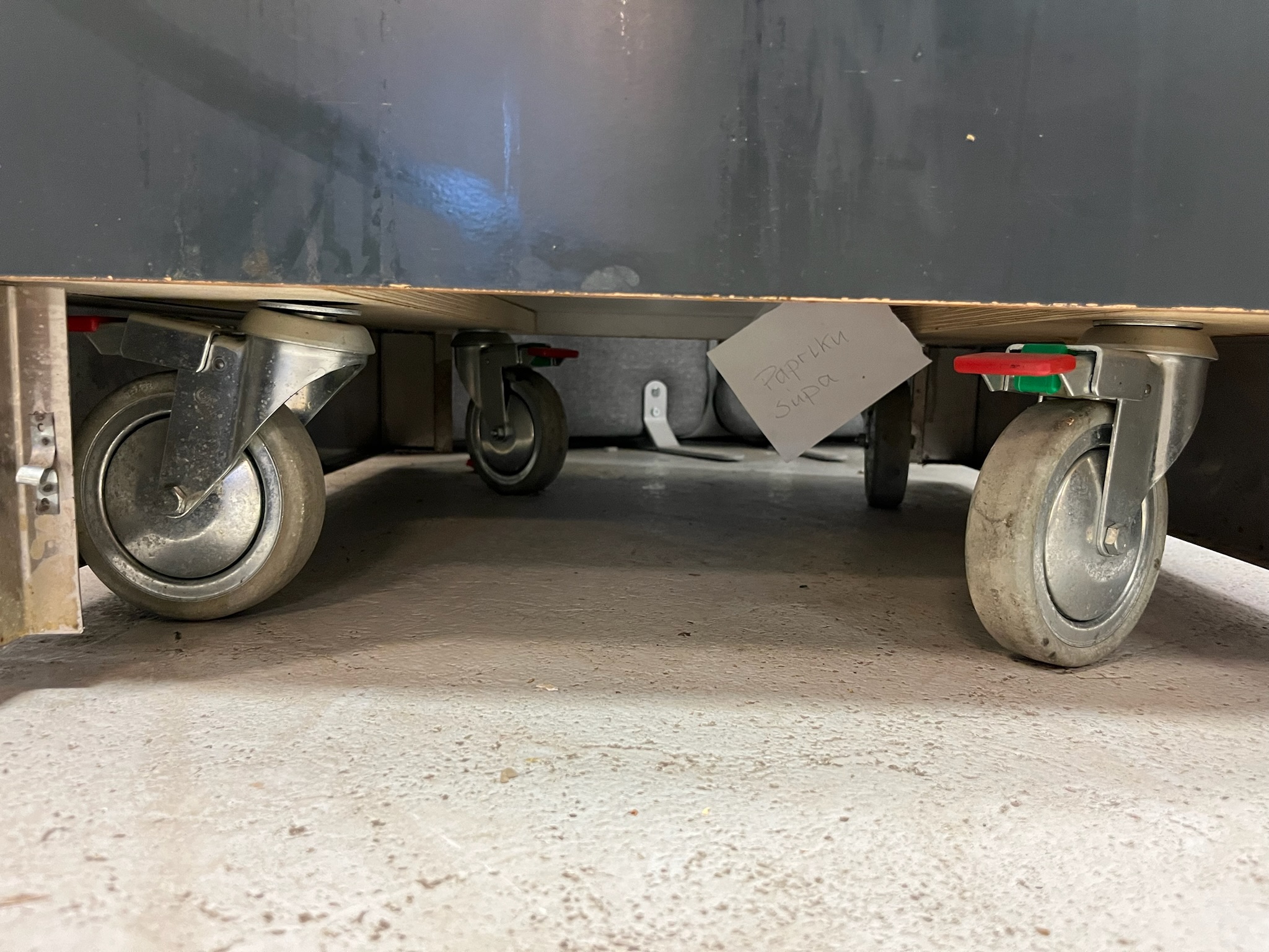 SELT / SOLD Preppborð á hjólum fyrir mötuneytislínu, L105xB80xH90sm. 4