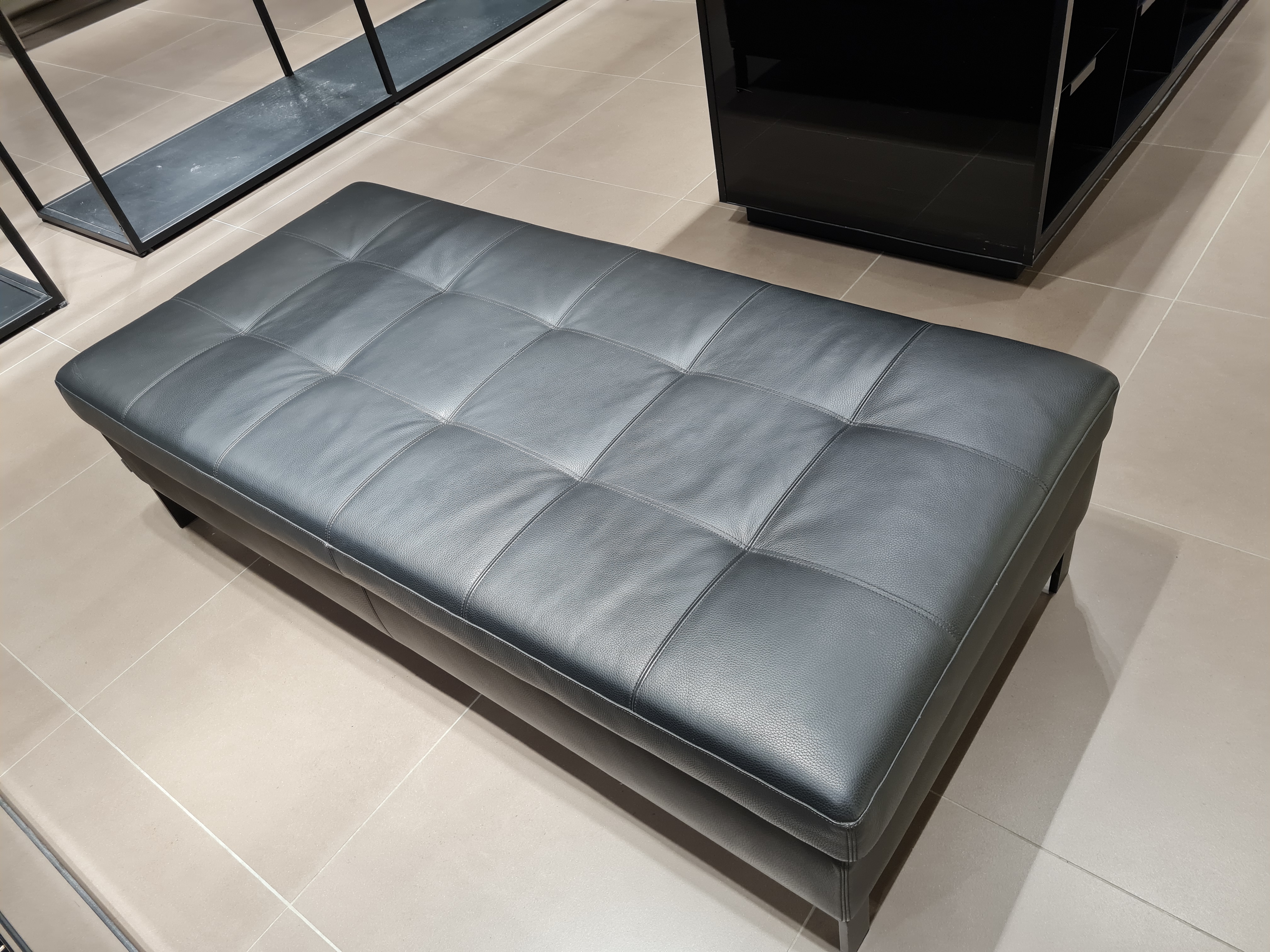 Selt/Endurnýtt-Walter Knoll - leðurbekkur úr CASA