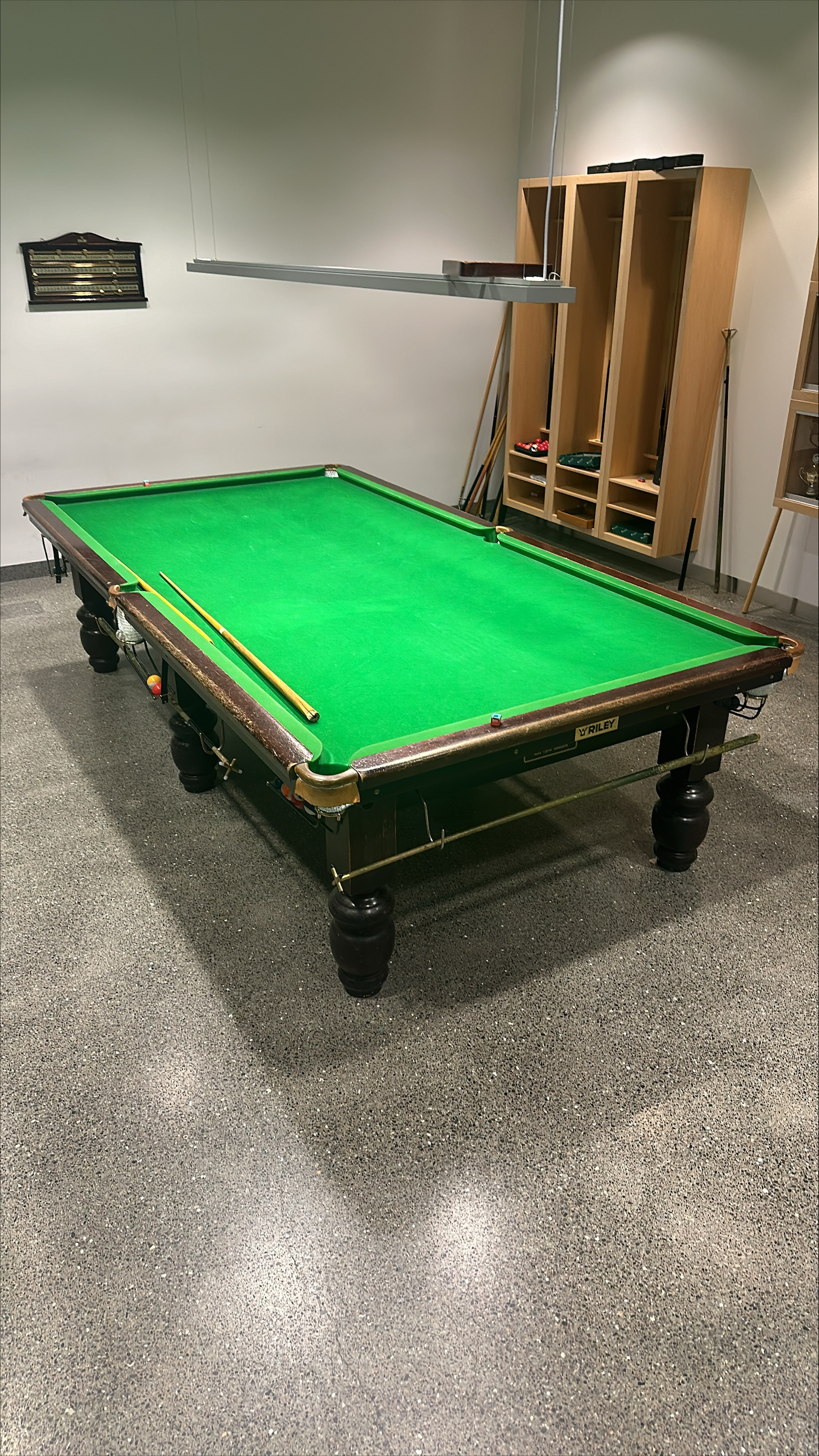 SELT / SOLD - Vandað Riley Snookerborð - 320 x 170sm