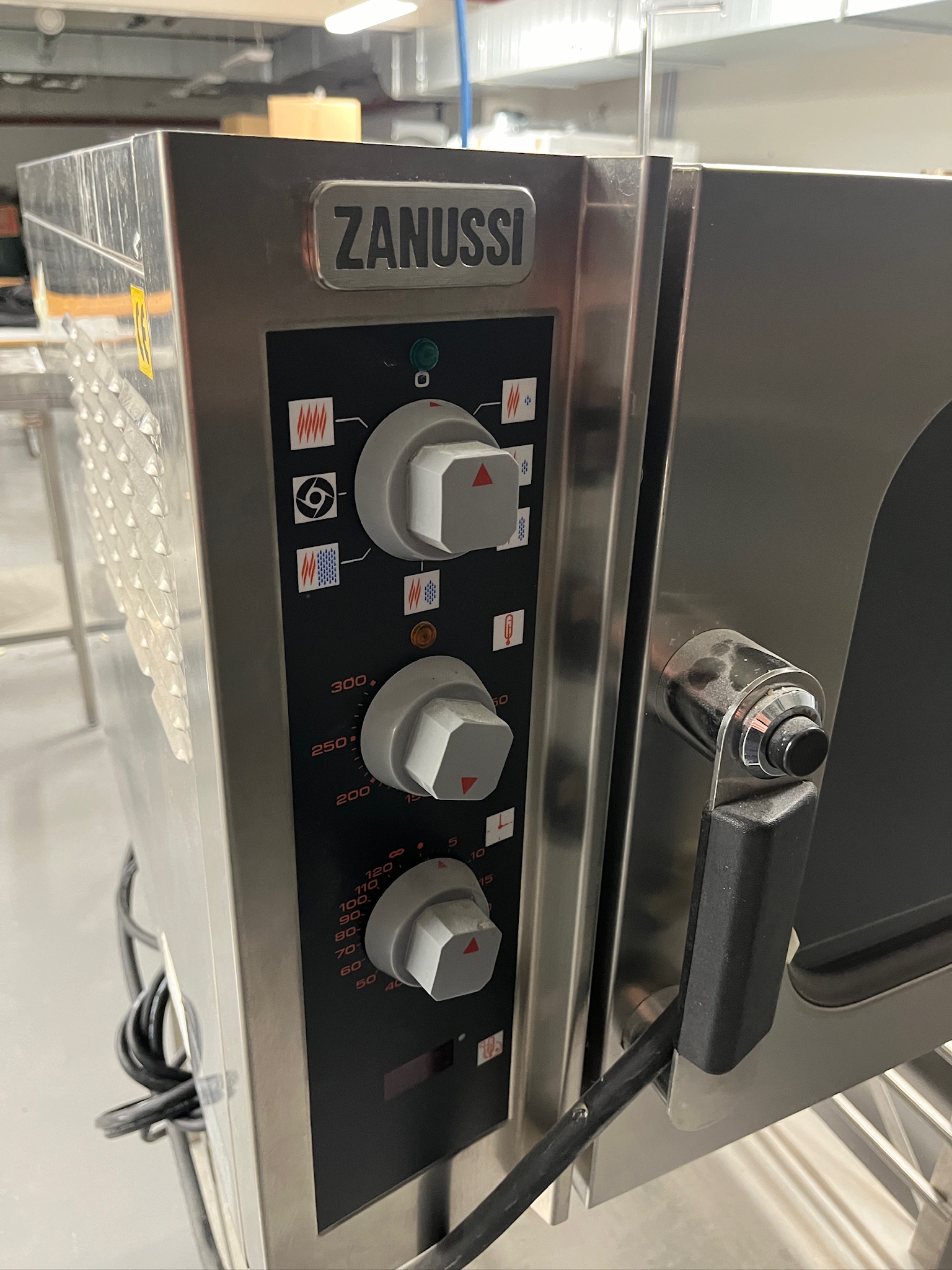 SELT / SOLD Zanuzzi stóreldhúsofn - 5 skúffur 4